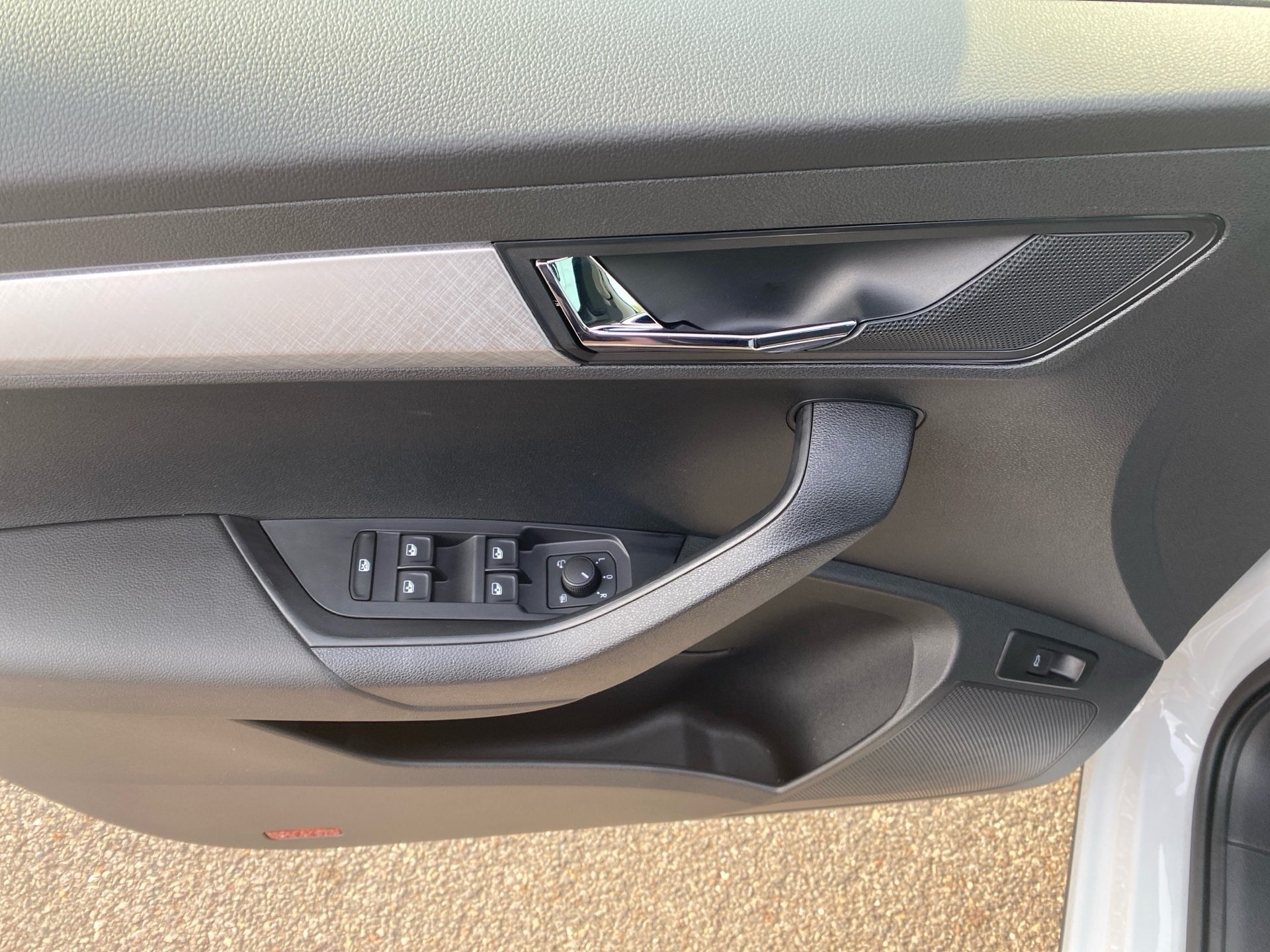 Karoq 1.5 TSI Tour DSG AHK Matrix Navi LED RFK