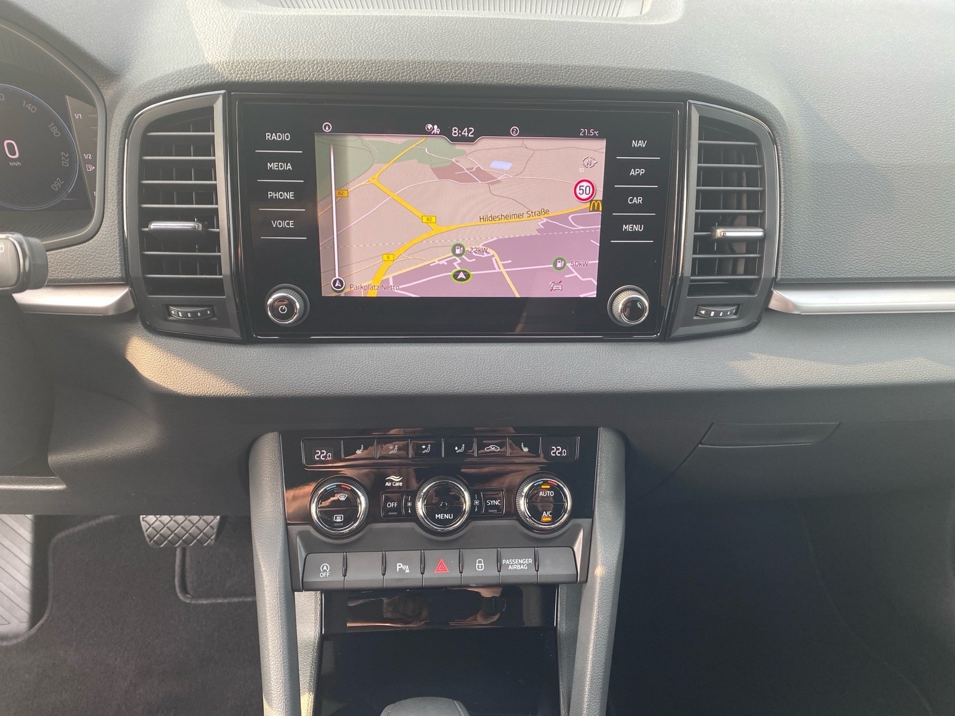 Karoq 1.5 TSI Tour DSG AHK Matrix Navi LED RFK