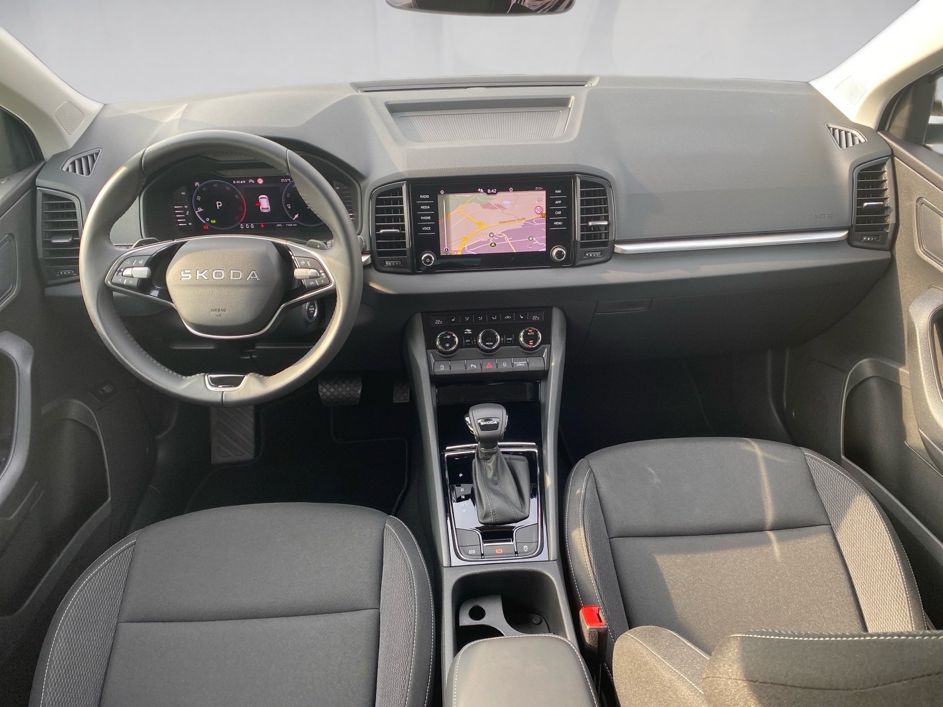 Karoq 1.5 TSI Tour DSG AHK Matrix Navi LED RFK