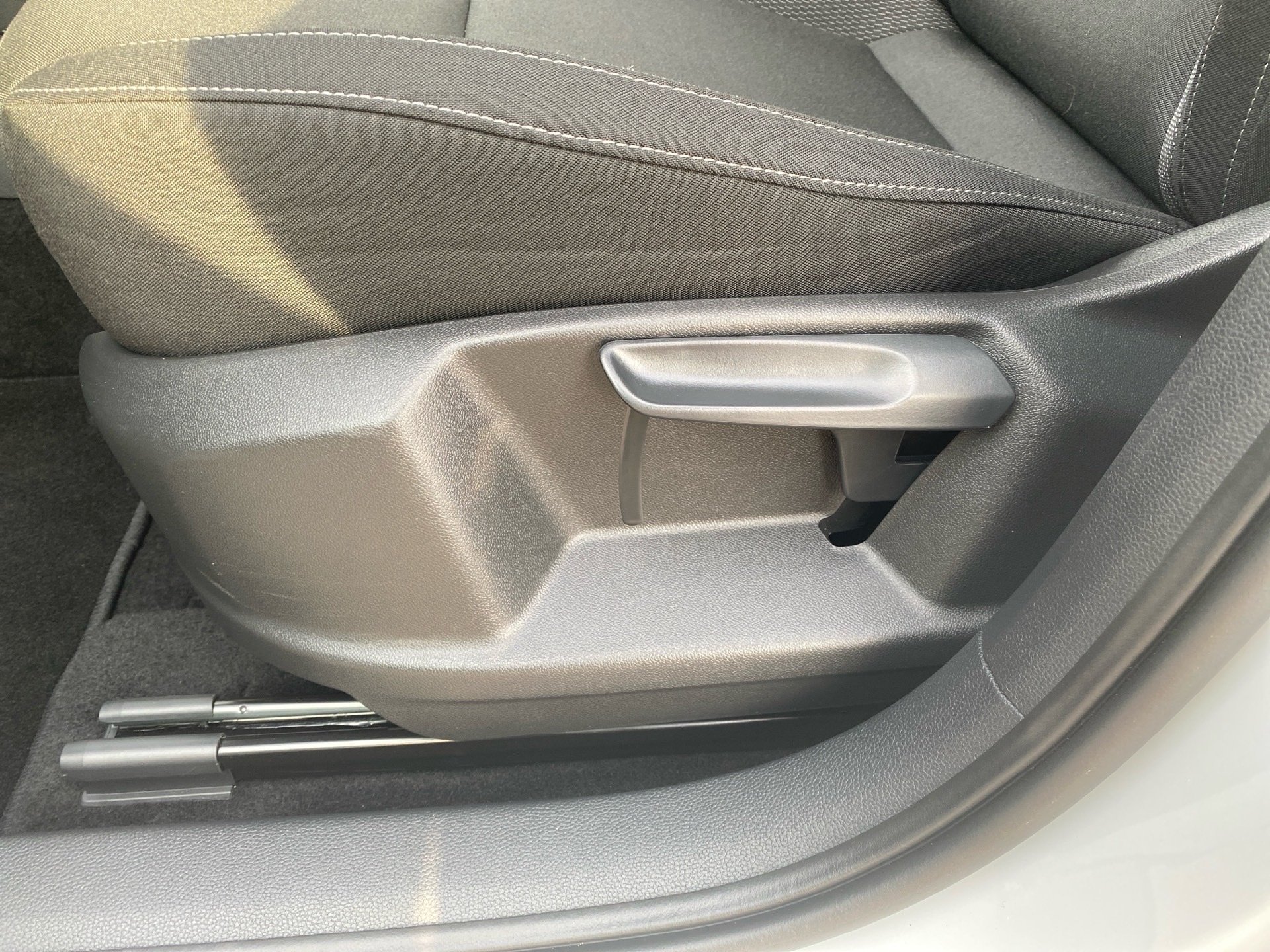 Karoq 1.5 TSI Tour DSG AHK Matrix Navi LED RFK