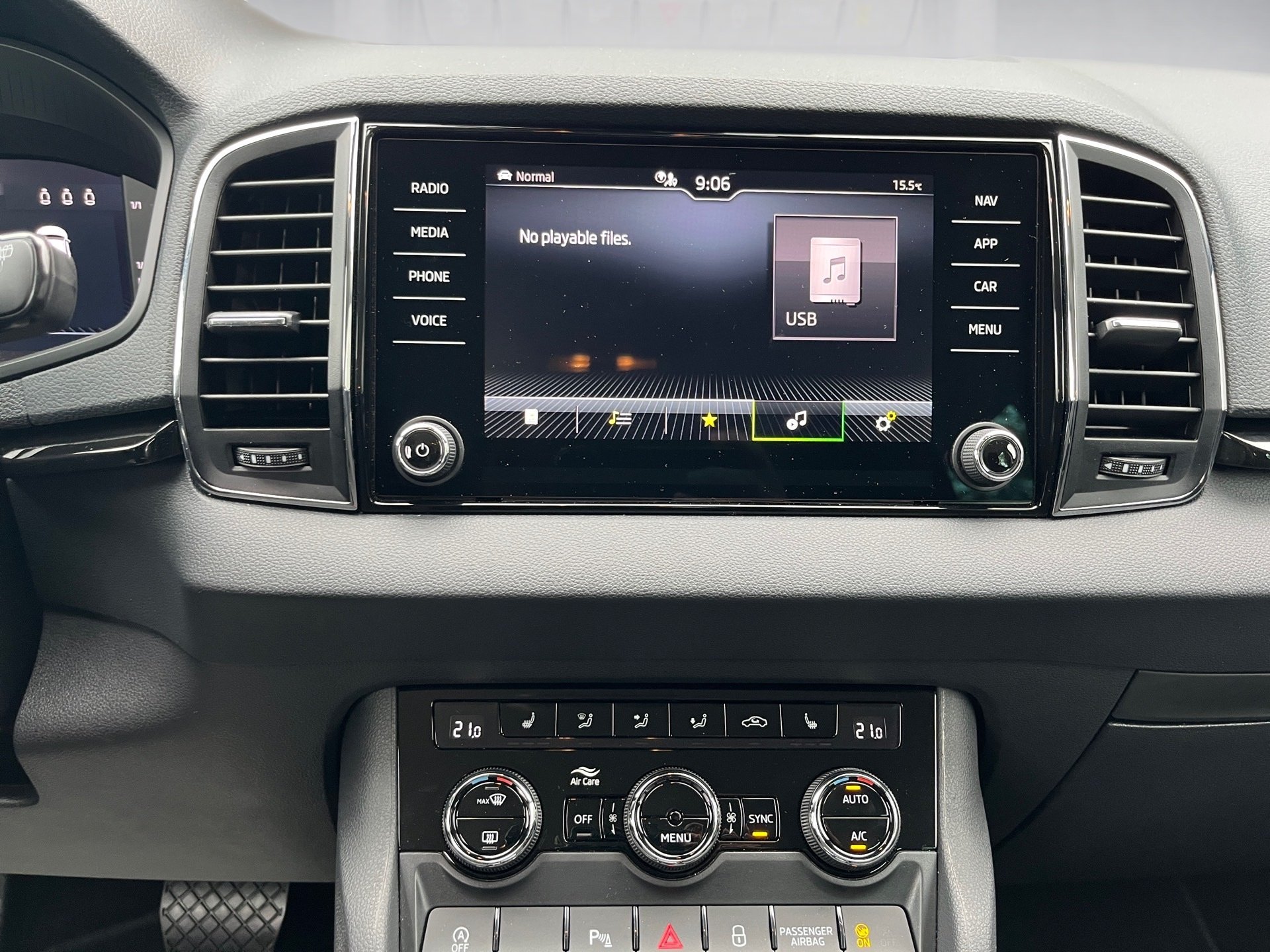 Karoq 1.5 TSI Selection DSG Navi LED ACC RFK