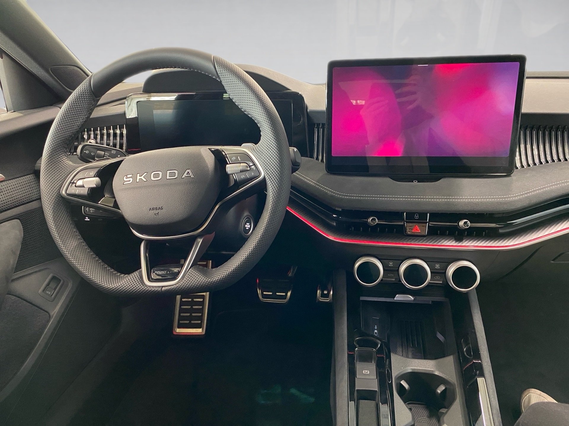 Superb Combi Sportline 2.0 TDI DSG *ab sofort*