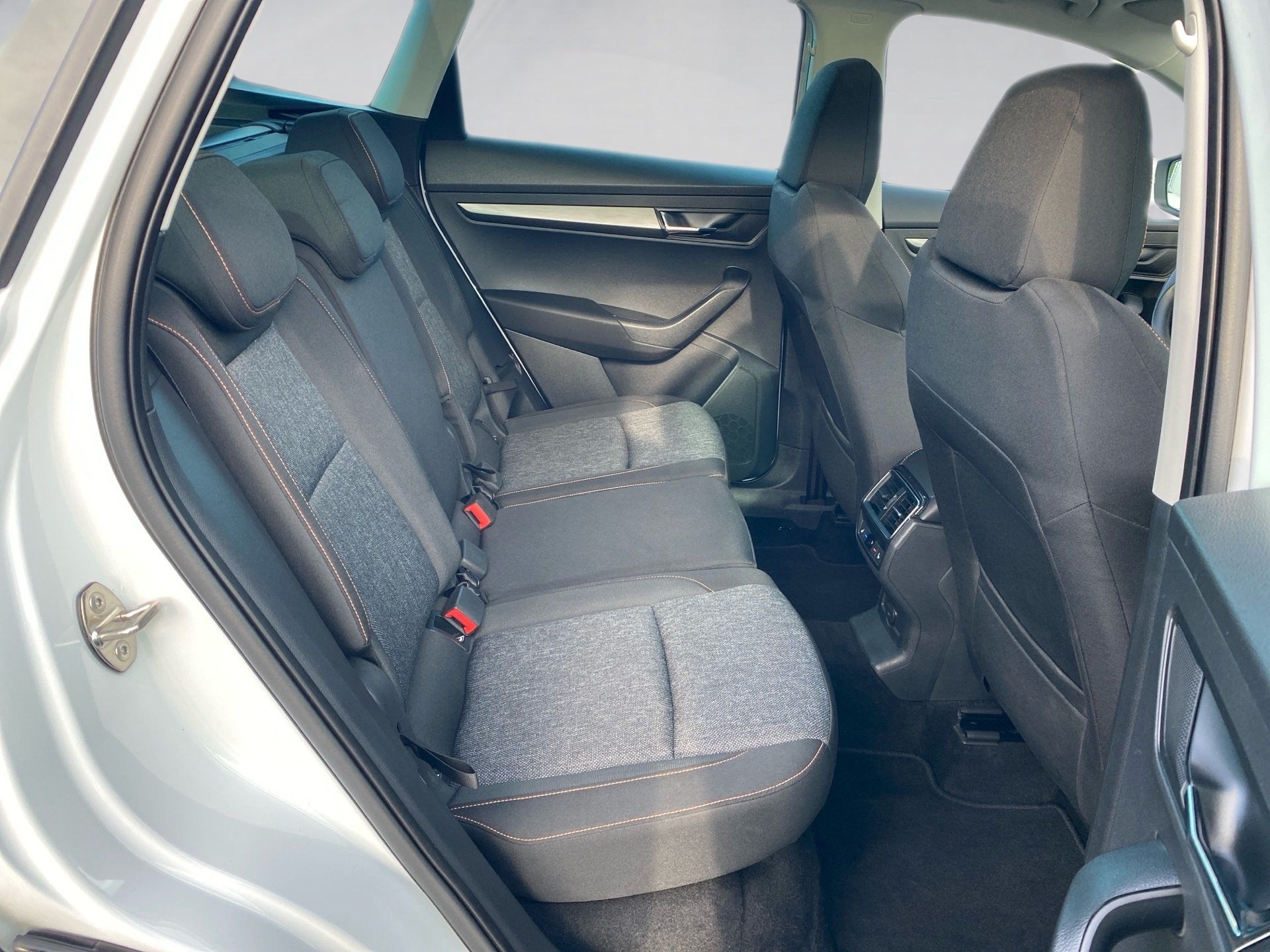 Karoq Ambition 1.5 TSI Clever DSG LED Navi ACC RFK