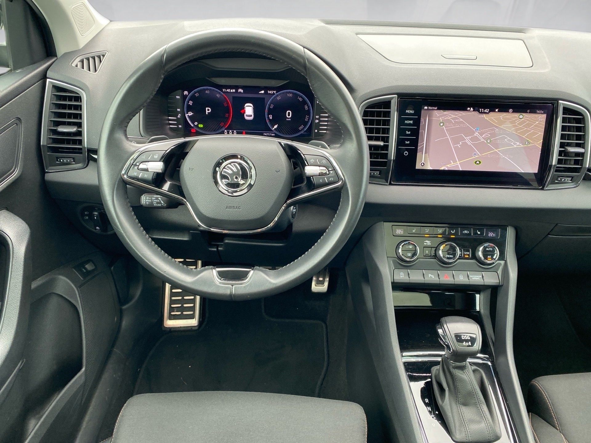 Karoq 2.0 TDI Scout 4x4 DSG LED Navi ACC AHK Pano