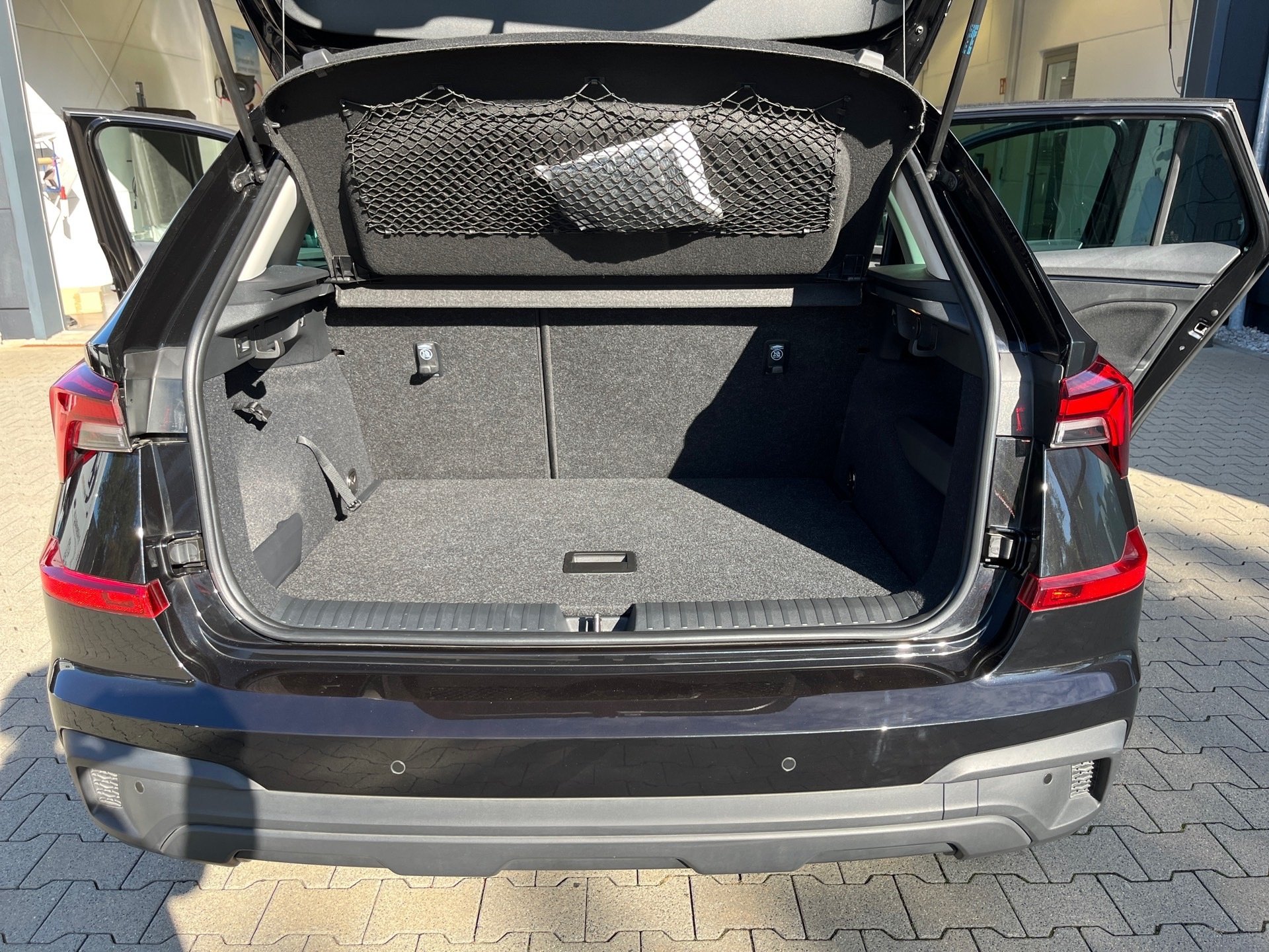 Kamiq 1.0 TSI Tour DSG AHK Matrix Navi ACC RFK Optik schwarz