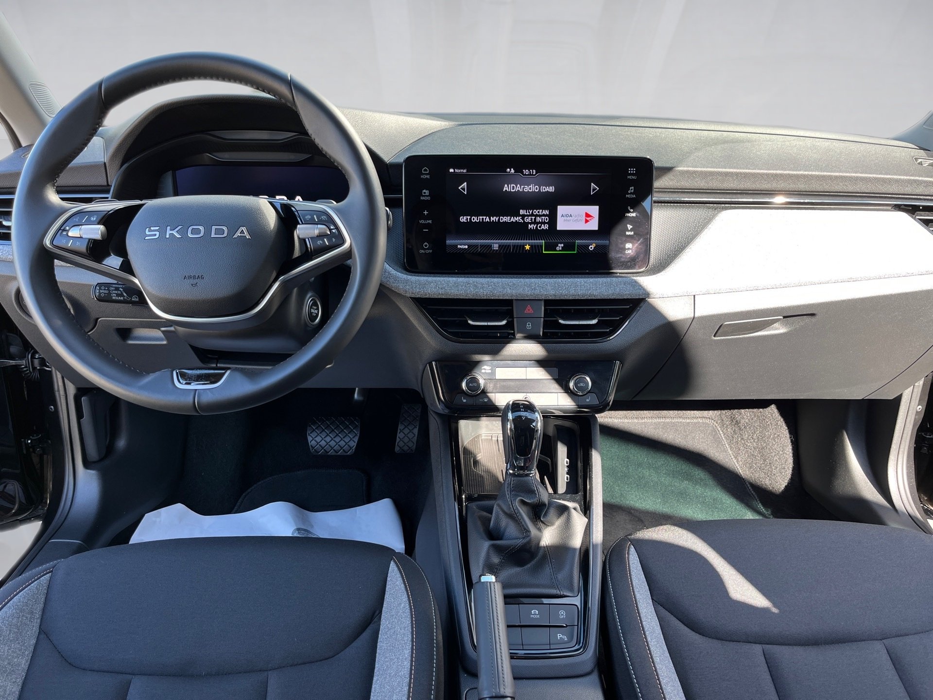 Kamiq 1.0 TSI Tour DSG AHK Matrix Navi ACC RFK Optik schwarz
