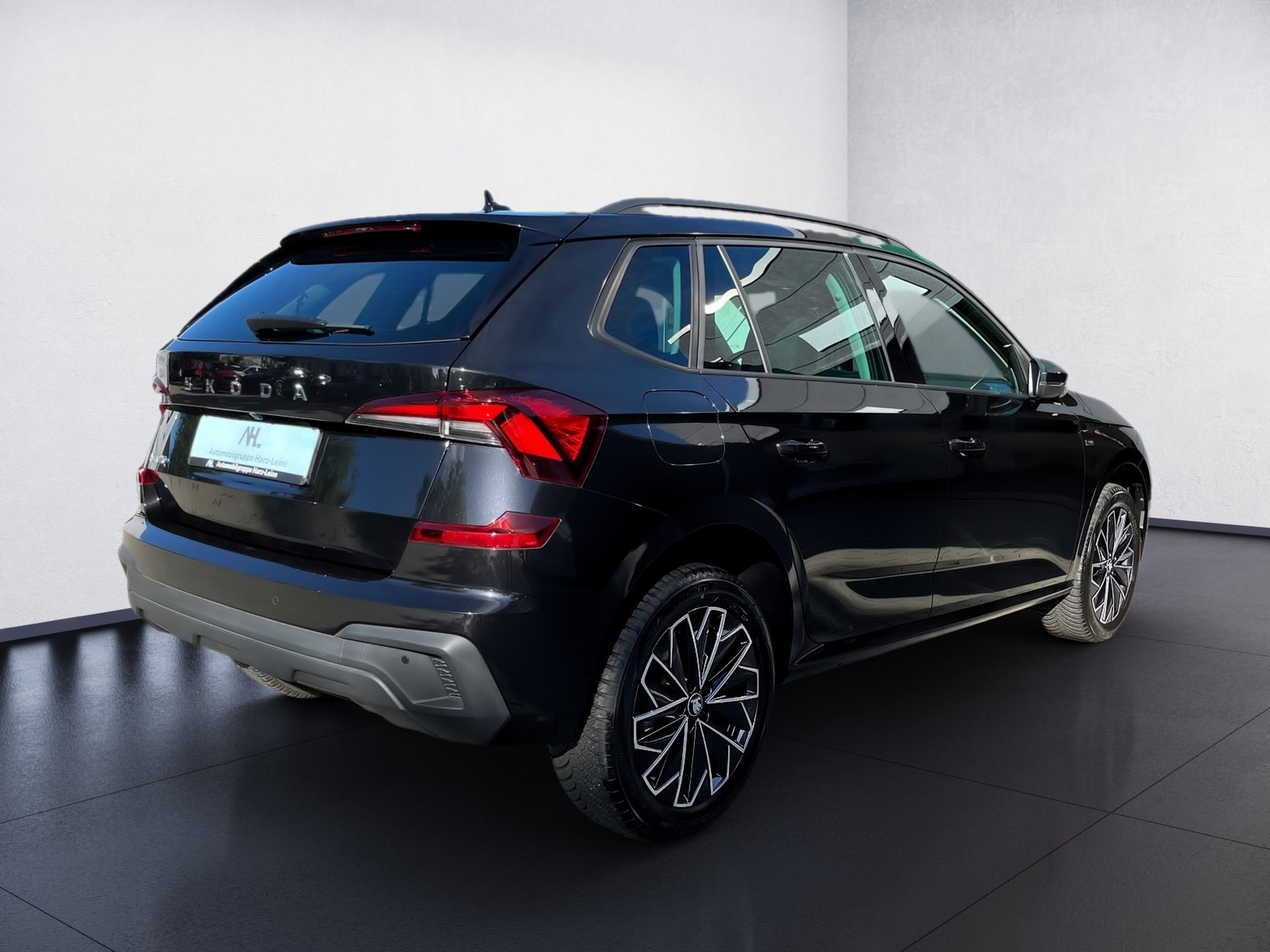 Kamiq 1.0 TSI Tour DSG AHK Matrix Navi ACC RFK Optik schwarz