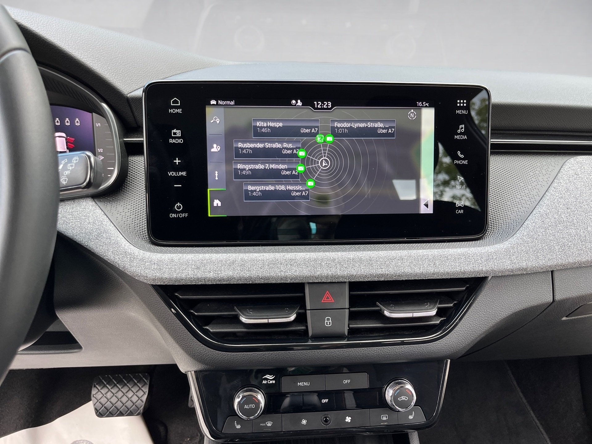 Kamiq 1.5 TSI Tour DSG Matrix AHK Navi ACC RFK Optik schwarz