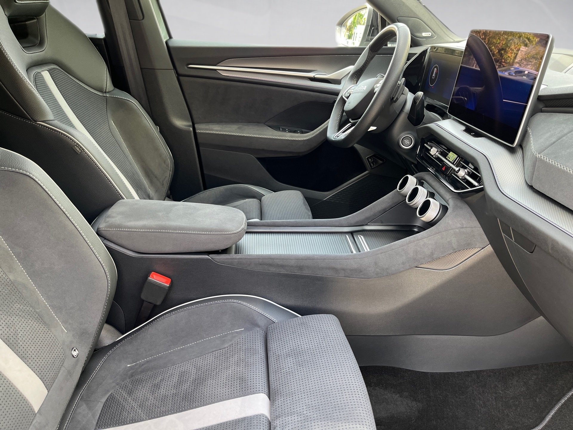 Kodiaq 1.5 TSI iV Sportline DSG Matrix AHK Navi HuD 360° ACC