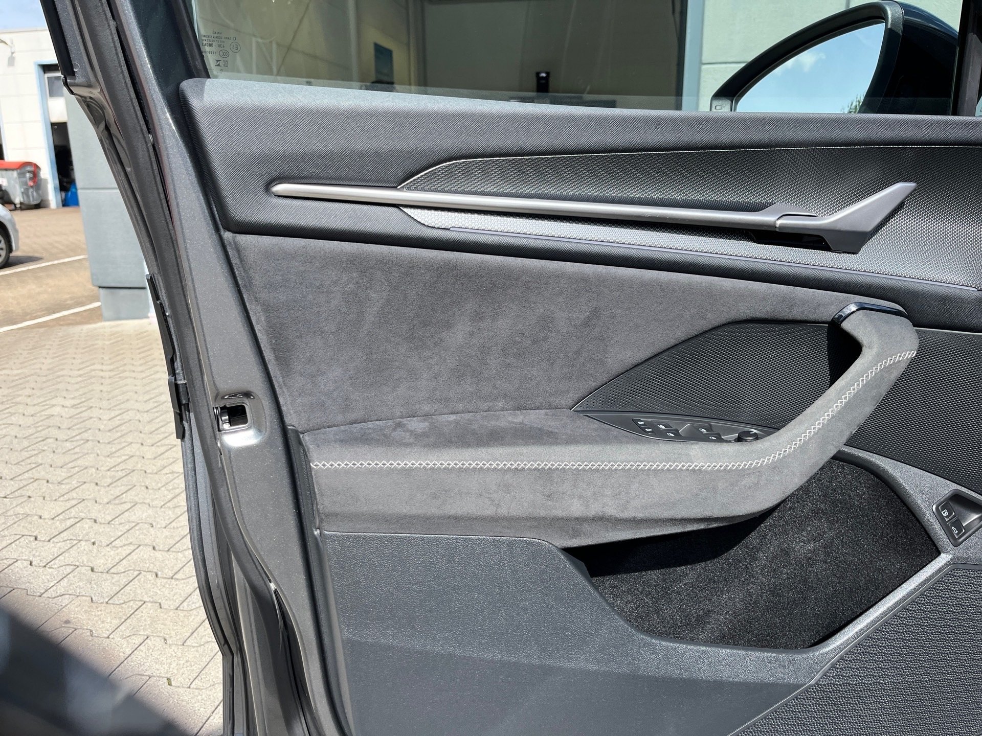 Kodiaq 1.5 TSI iV Sportline DSG Matrix AHK Navi HuD 360° ACC