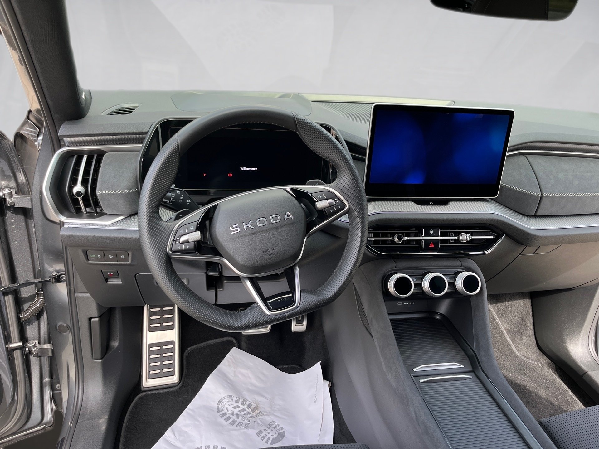 Kodiaq 1.5 TSI iV Sportline DSG Matrix AHK Navi HuD 360° ACC