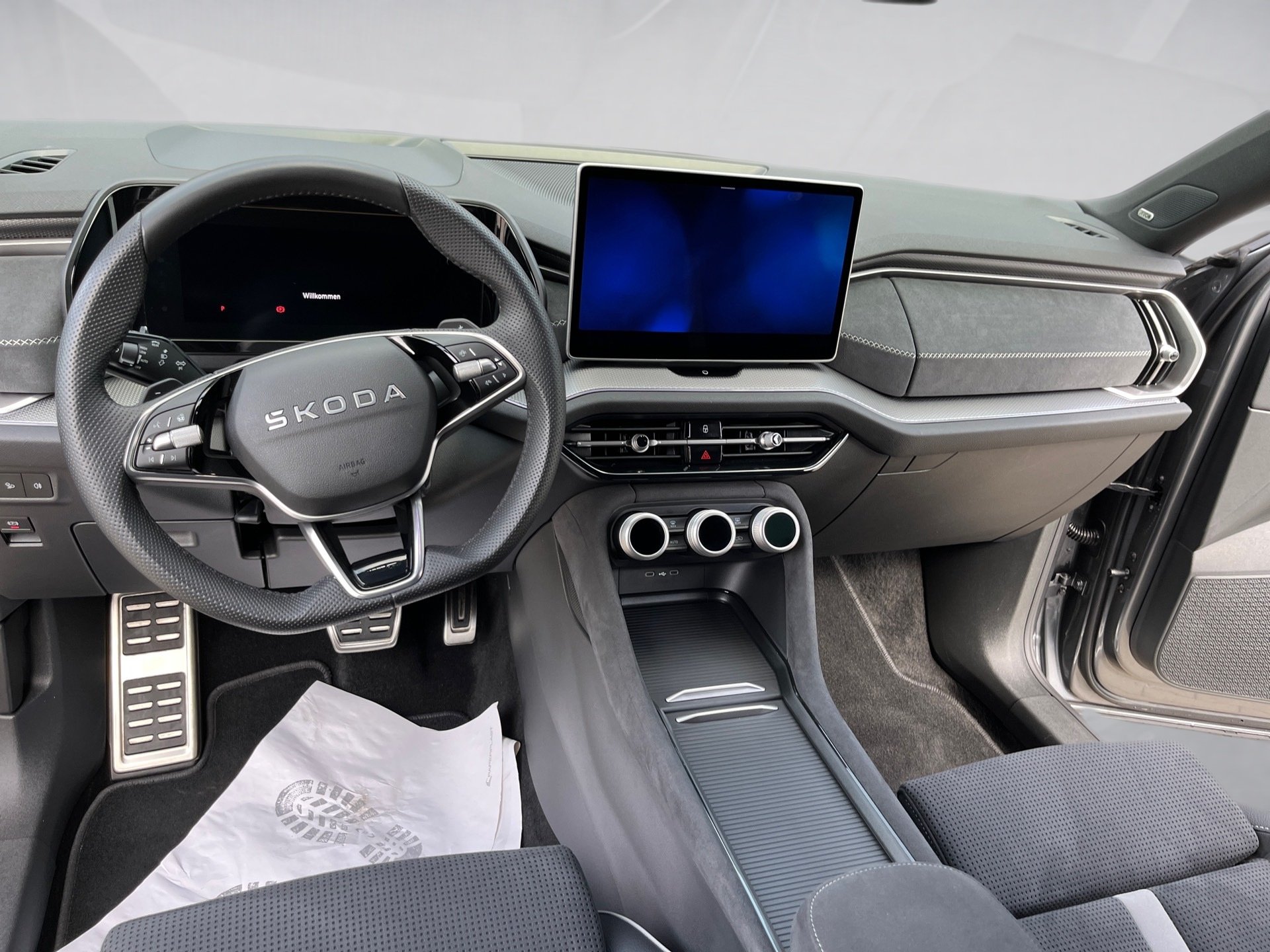 Kodiaq 1.5 TSI iV Sportline DSG Matrix AHK Navi HuD 360° ACC