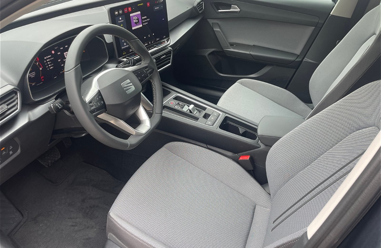 Leon Leon Style Edition 1.5 eTSI DSG NAVI RFK ACC SZH VC KESSY