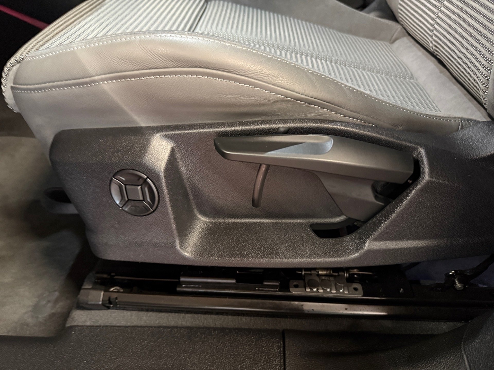 Q3 35 TFSI advanced S-tronic AHK Navi ACC RFK