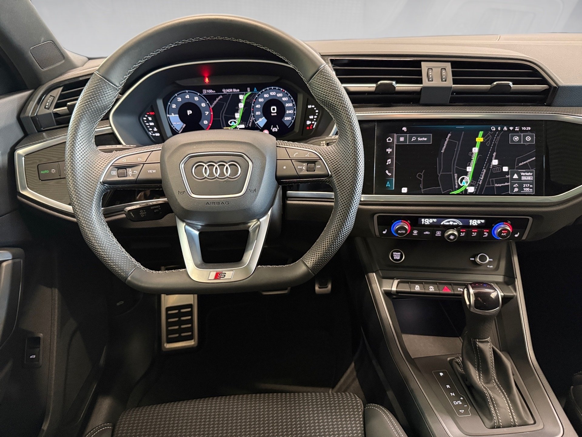 Q3 35 TFSI S line S-tronic LED Navi ACC Pano ACC