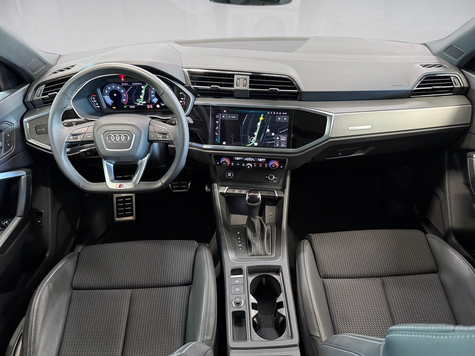 Q3 35 TFSI S line S-tronic LED Navi ACC Pano ACC