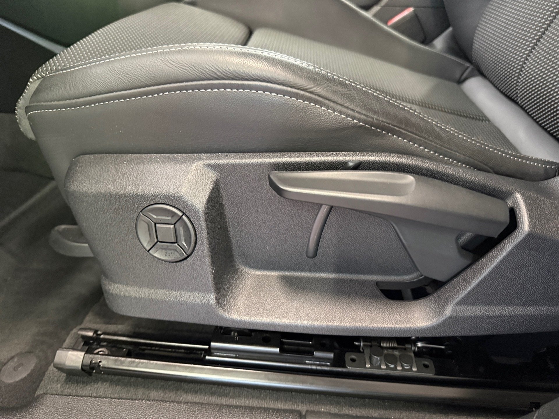 Q3 35 TFSI S line S-tronic LED Navi ACC Pano ACC
