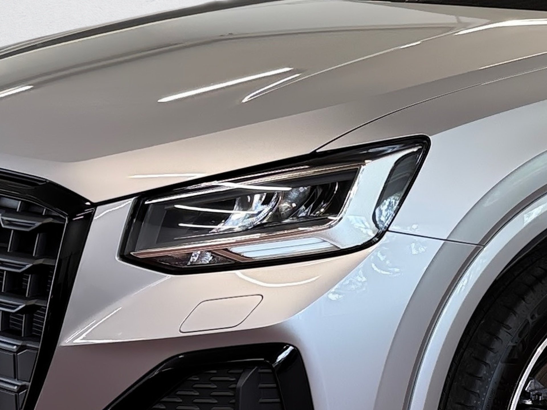 Q2 35 TFSI advanced S-tronic LED AHK PDC SHZ AHK