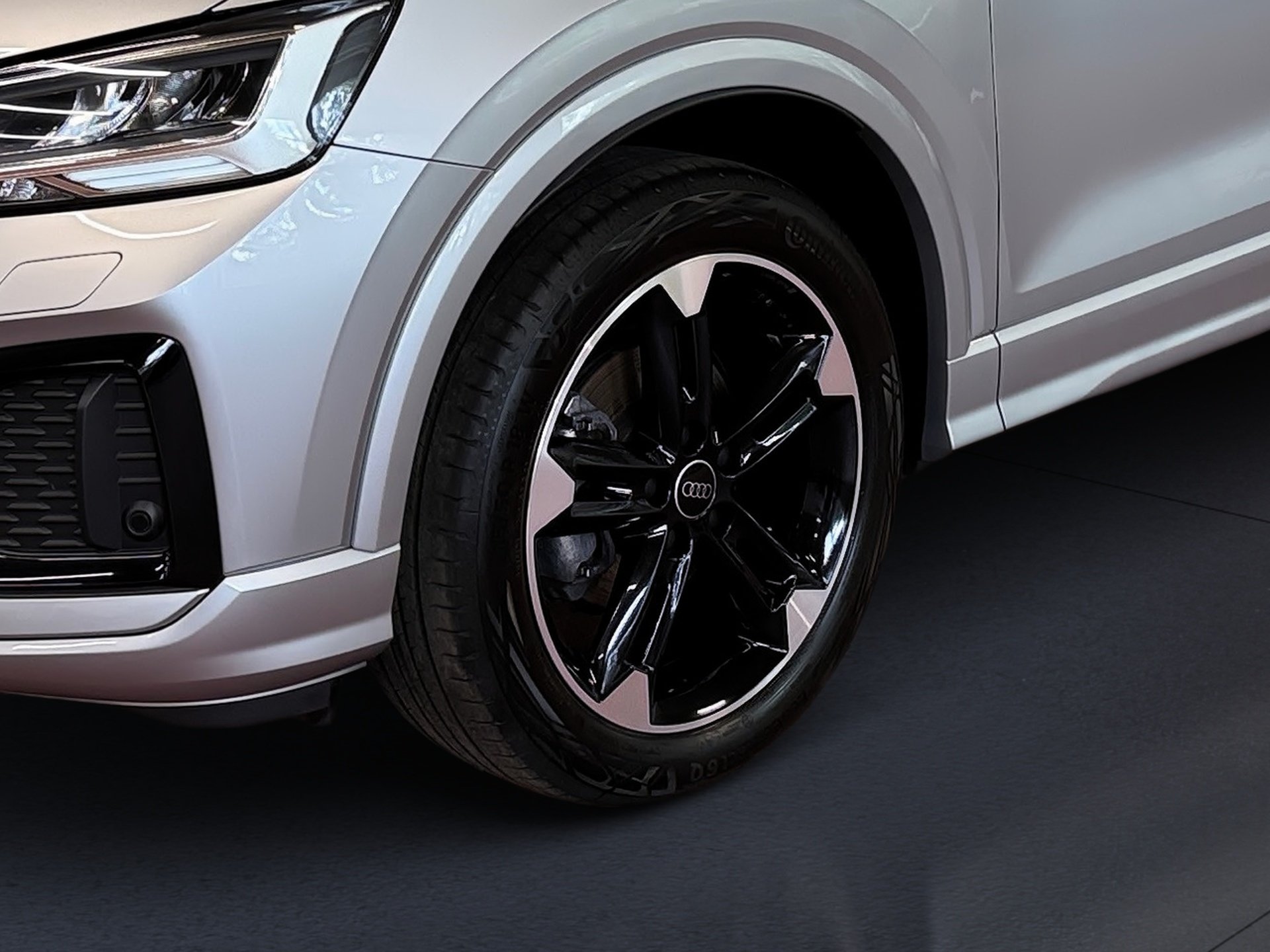 Q2 35 TFSI advanced S-tronic LED AHK PDC SHZ AHK