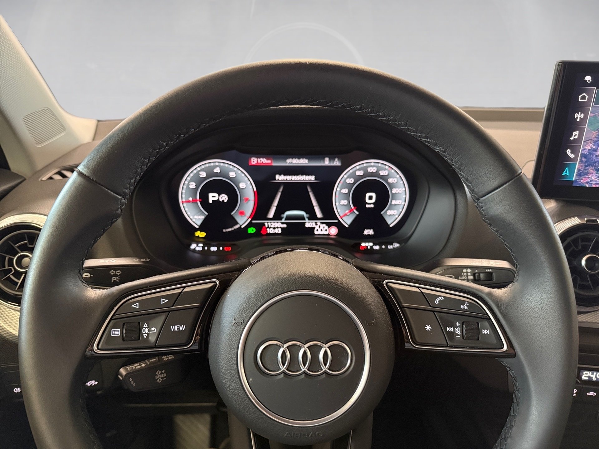 Q2 35 TFSI advanced S-tronic LED AHK PDC SHZ AHK
