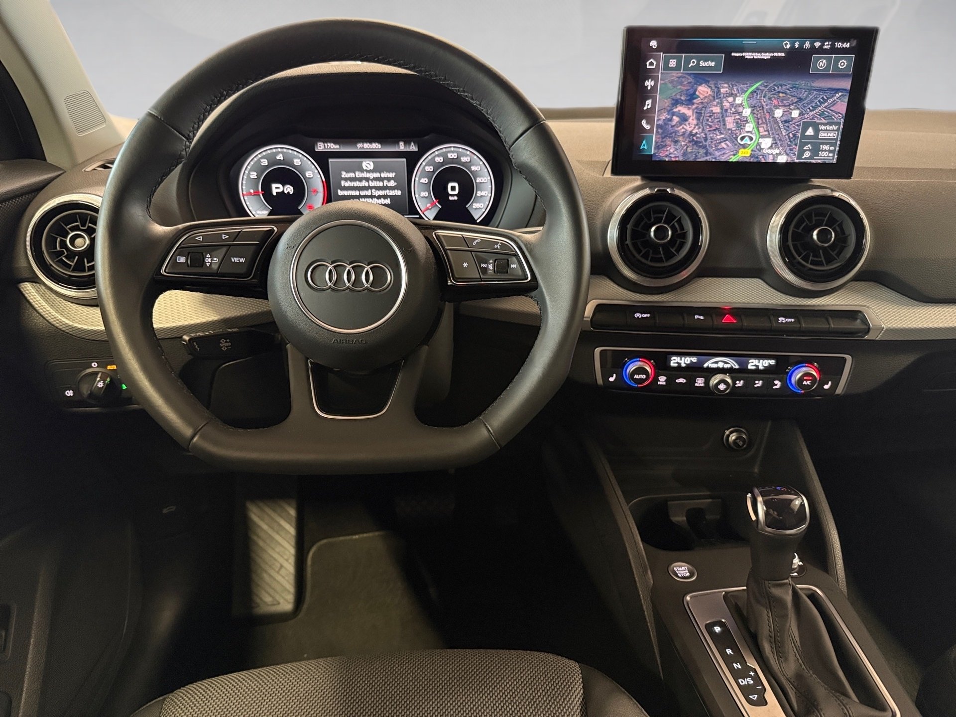 Q2 35 TFSI advanced S-tronic LED AHK PDC SHZ AHK