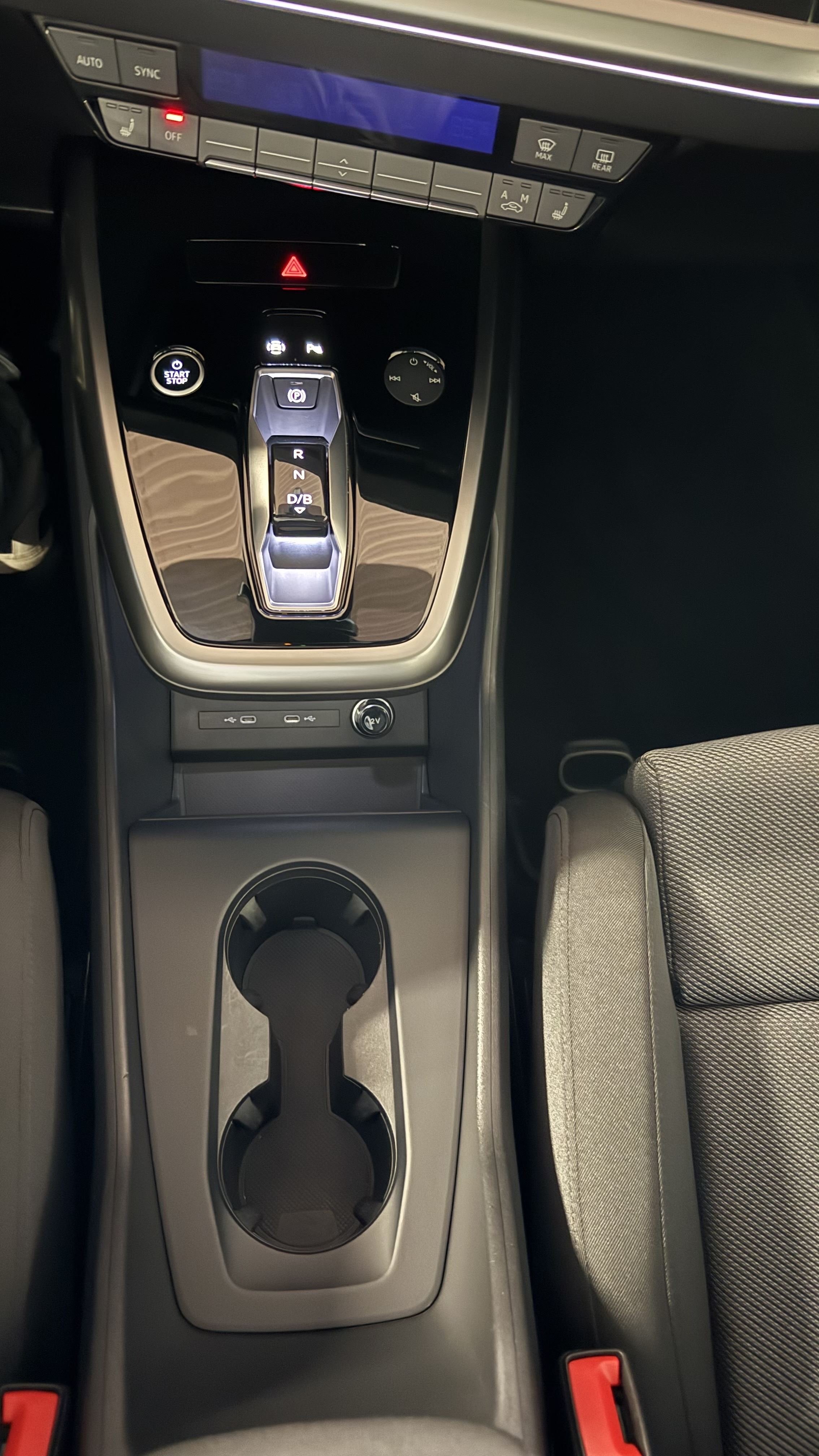 Q4 Sportback e-tron 40 Matrix AHK Pano MMI Bluetooth