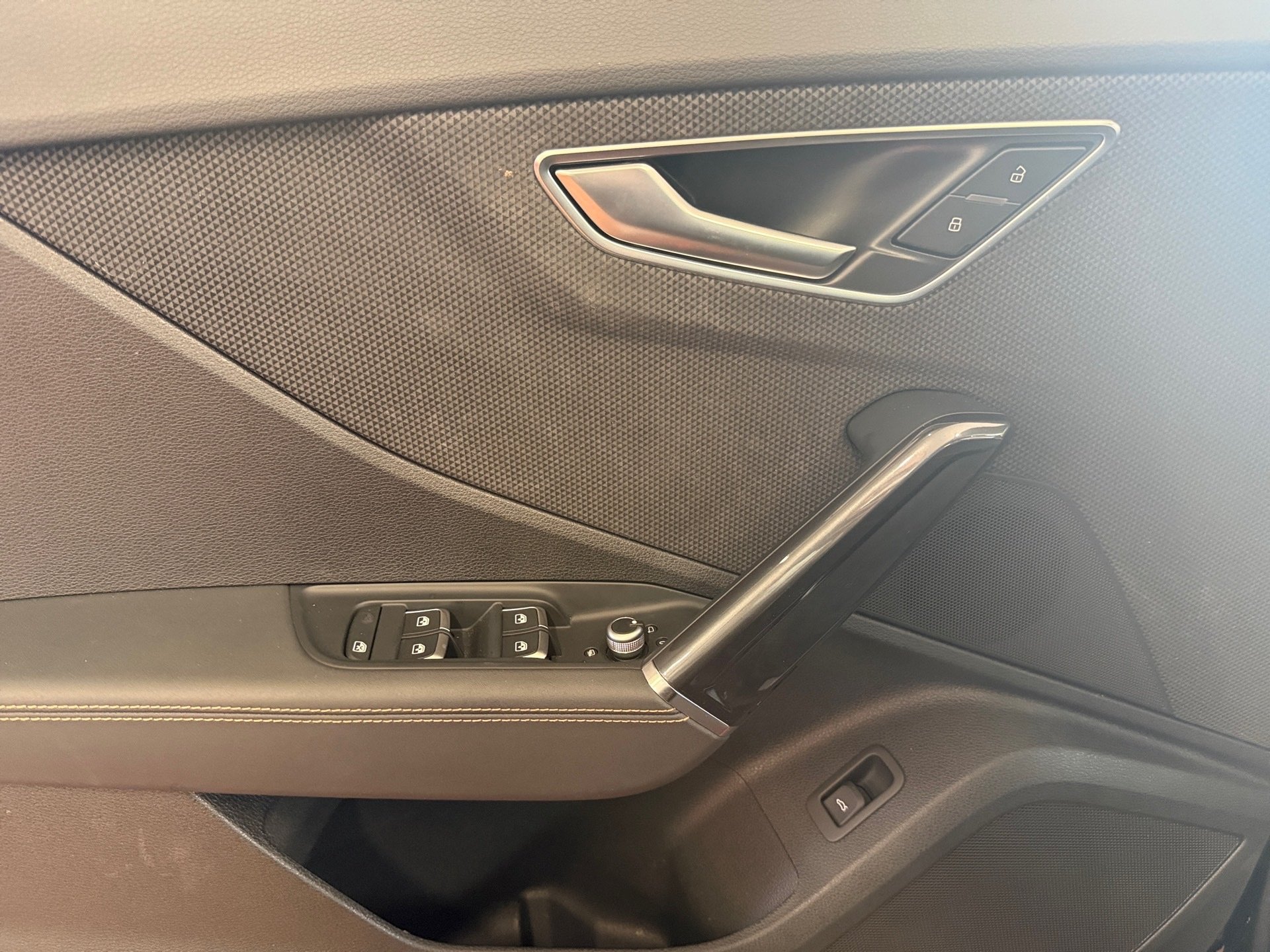 Q2 Advanced 35 TFSI advanced S-tronic Matrix AHK