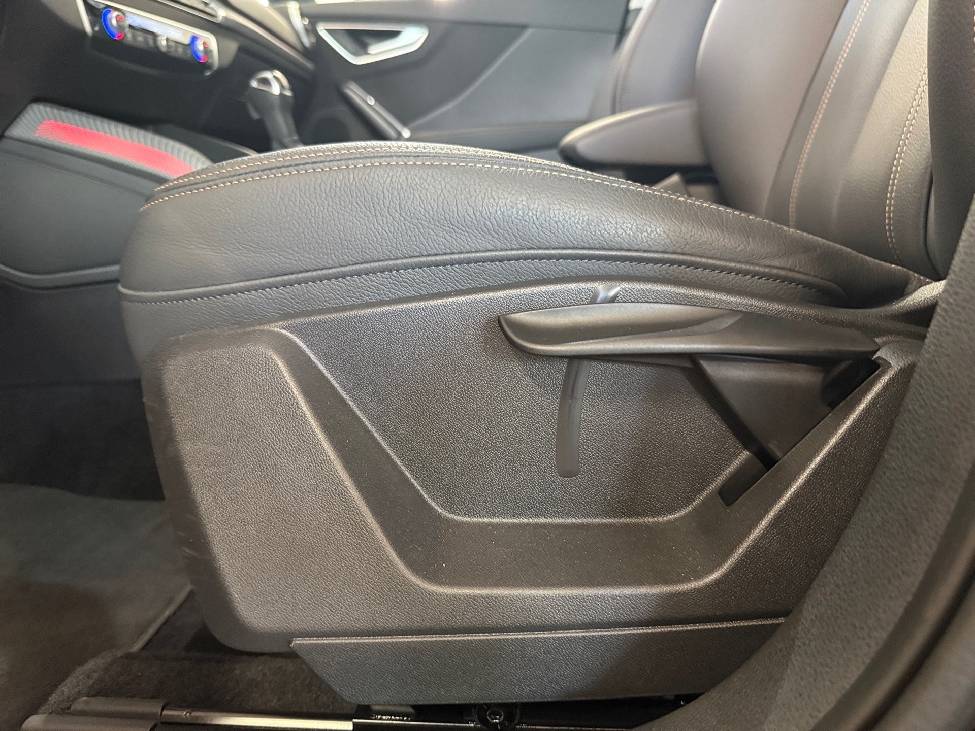 Q2 Advanced 35 TFSI advanced S-tronic Matrix AHK