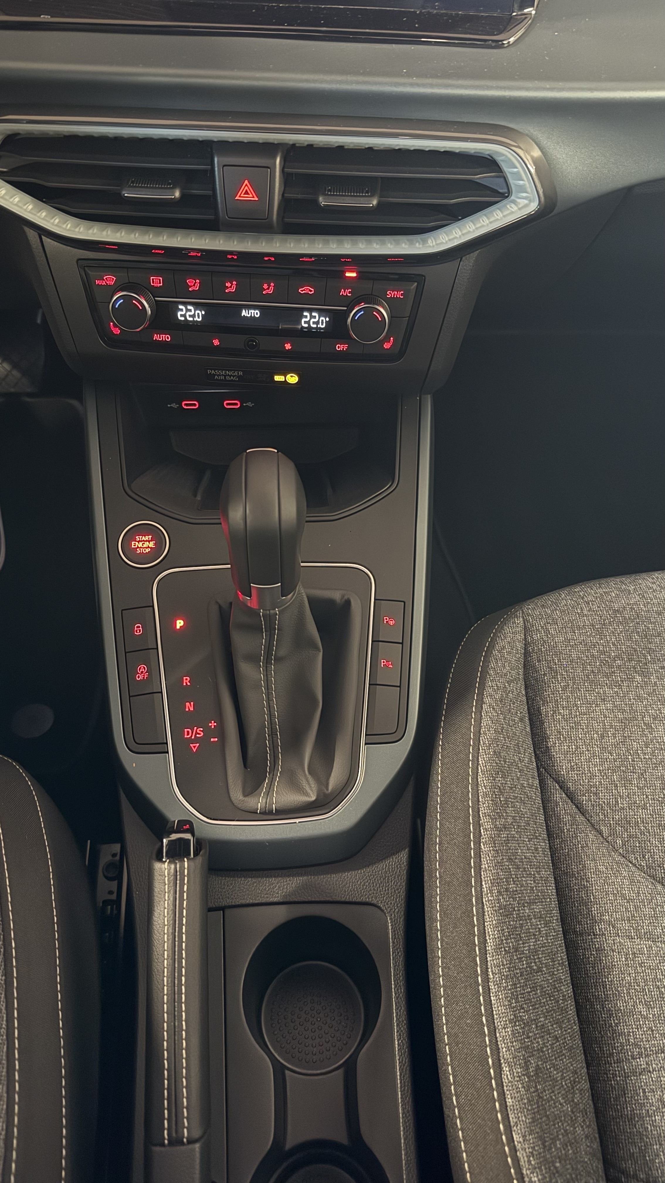 Arona 1.0 TSI Xperience DSG LED Navi ACC RFK PDC