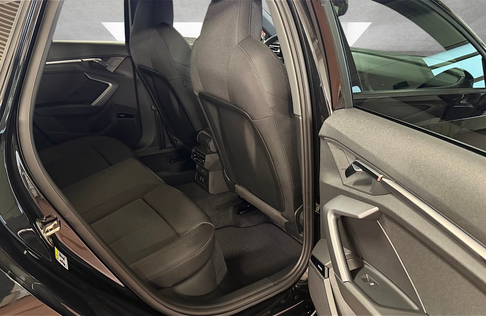 A3 Sportback 35 TDI advanced S-tronic LED Navi AC HuD AHK RFK