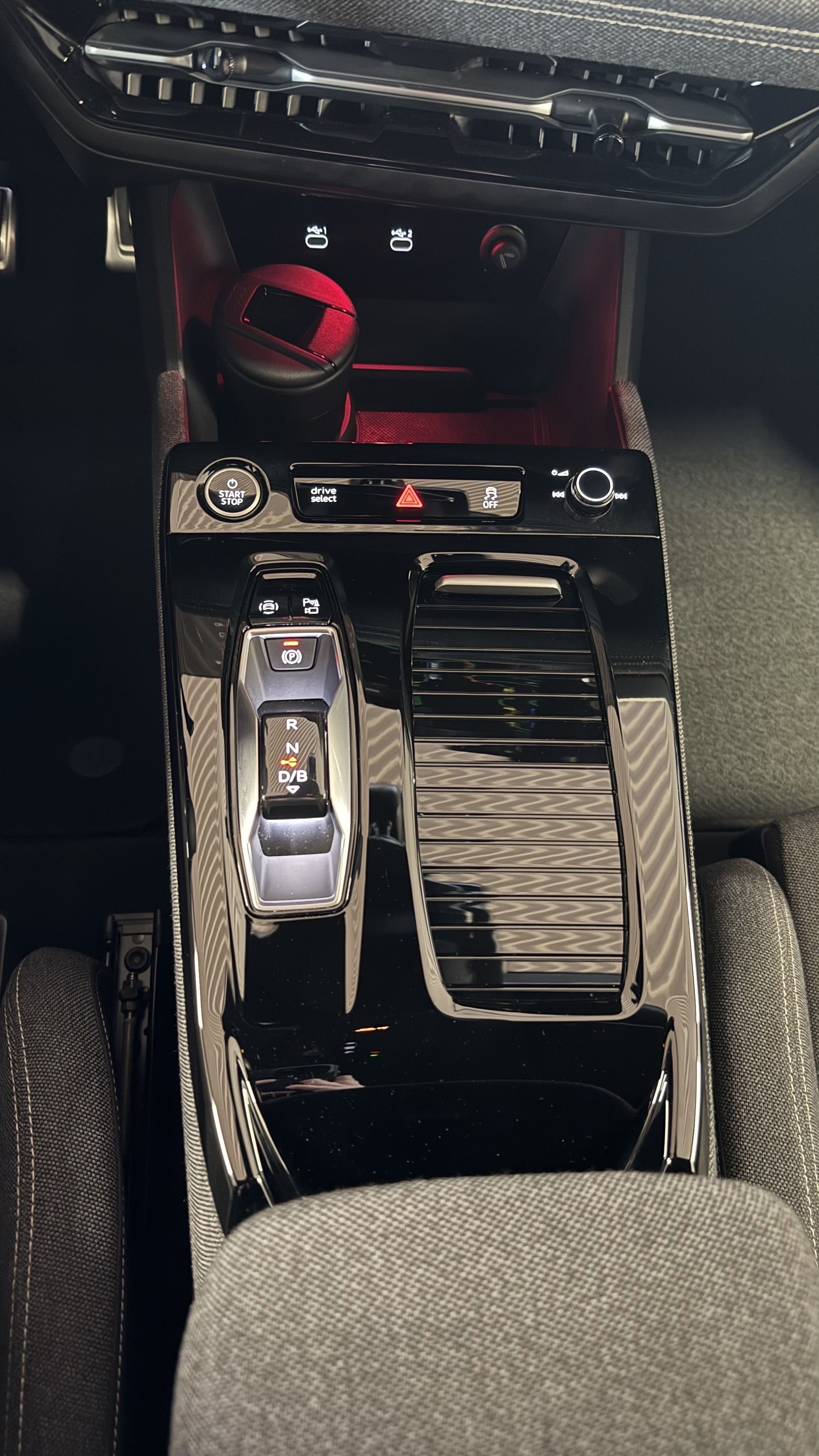 A6 e-tron Avant performance S-line Matrix HuD ACC B&O