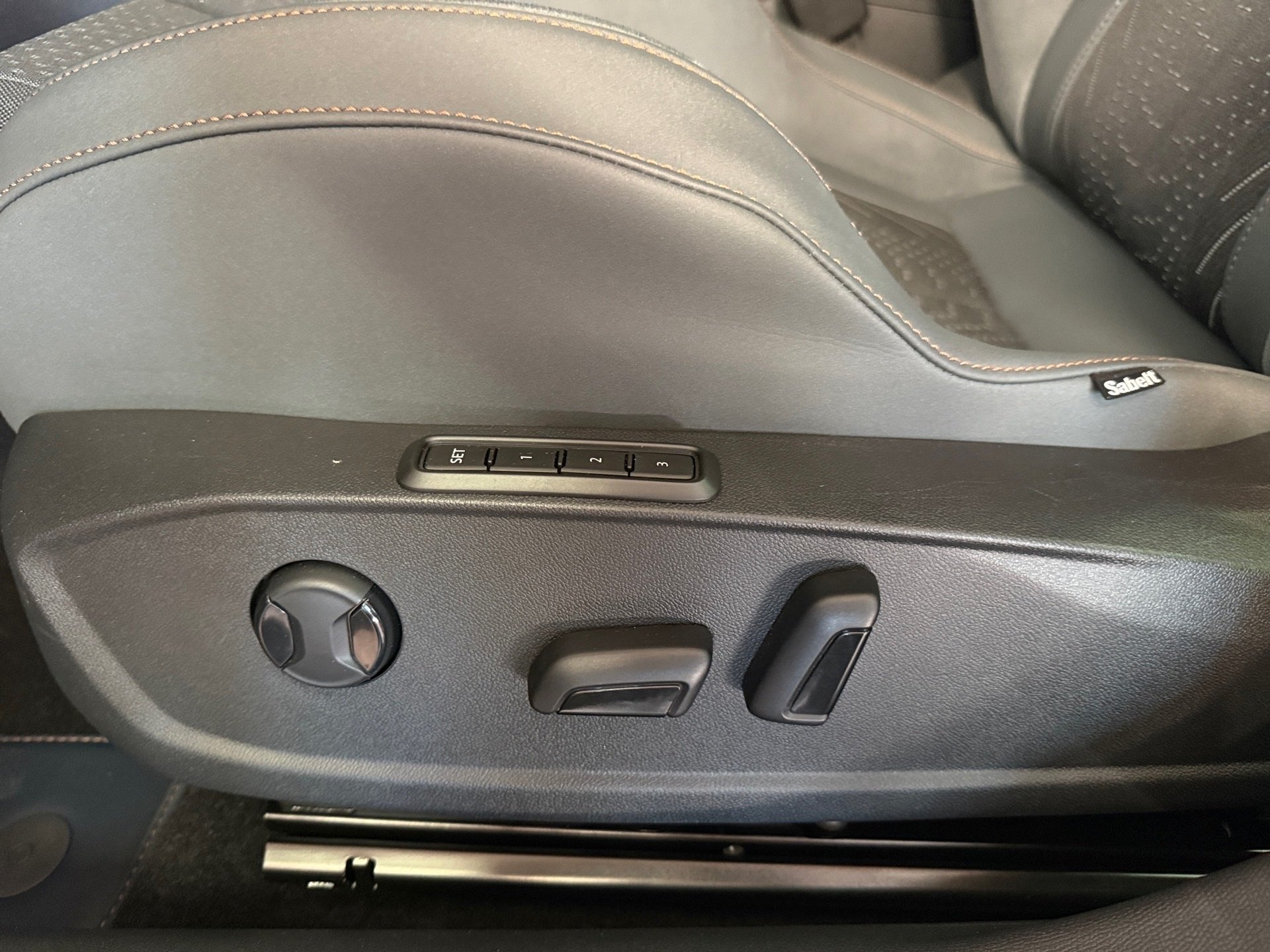 Formentor VZ VZ 2.0 TSI 4Drive DSG Matt Akrapovic LED Navi