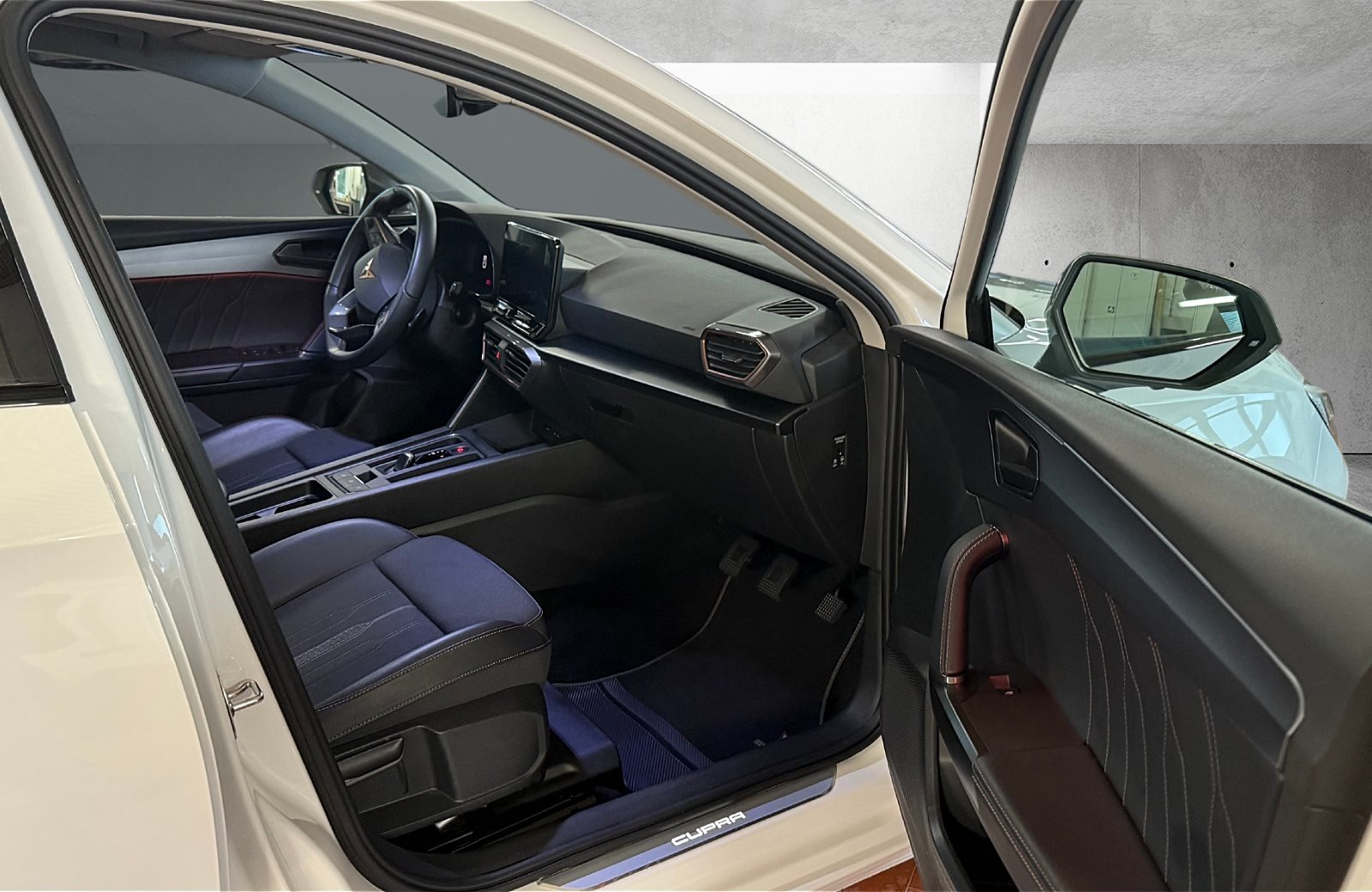 Leon 2.0 eTSI DSG Fahrschulfahrzeug Matrix ACC Pano Full-Link