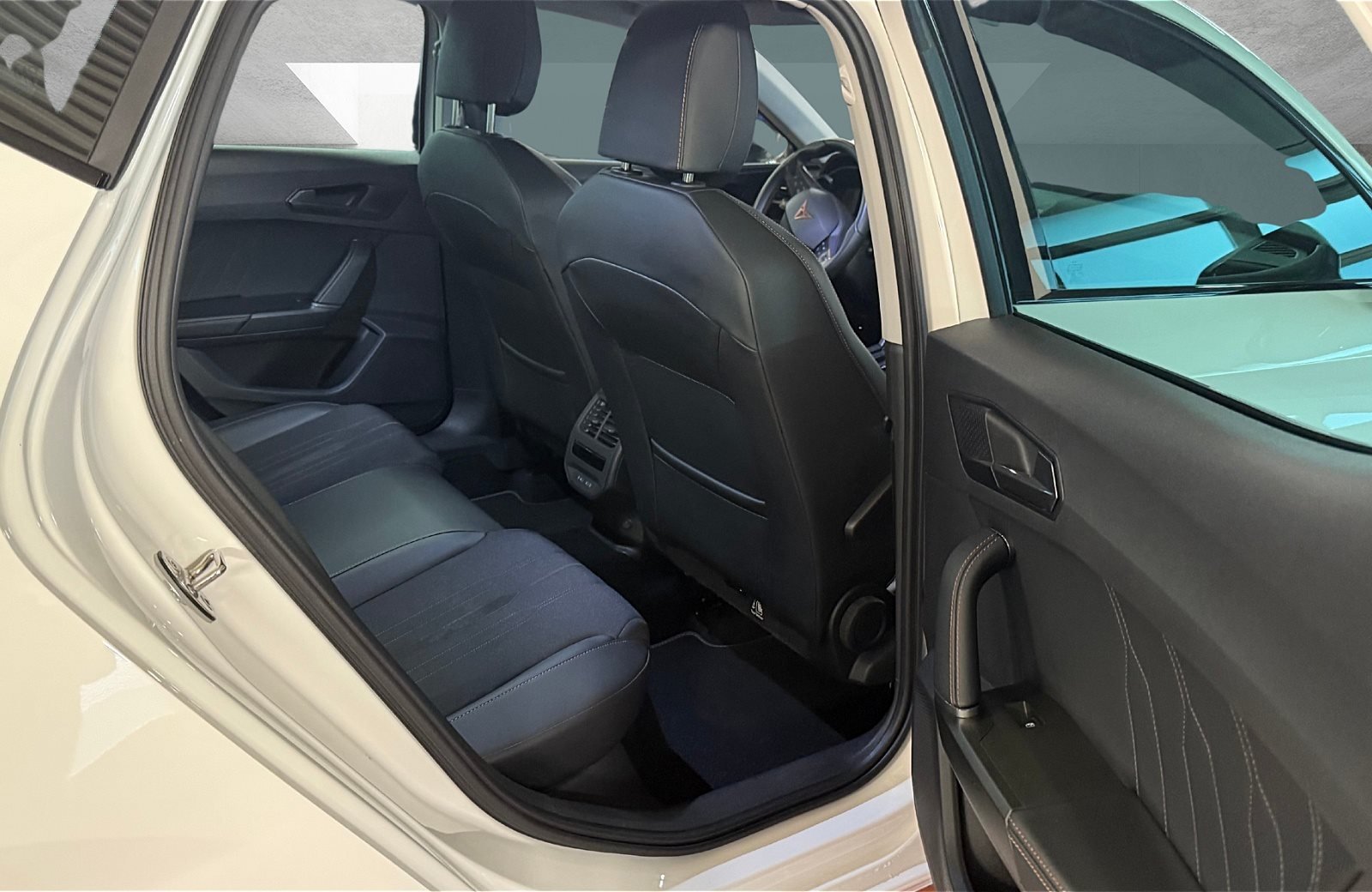 Leon 2.0 eTSI DSG Fahrschulfahrzeug Matrix ACC Pano Full-Link