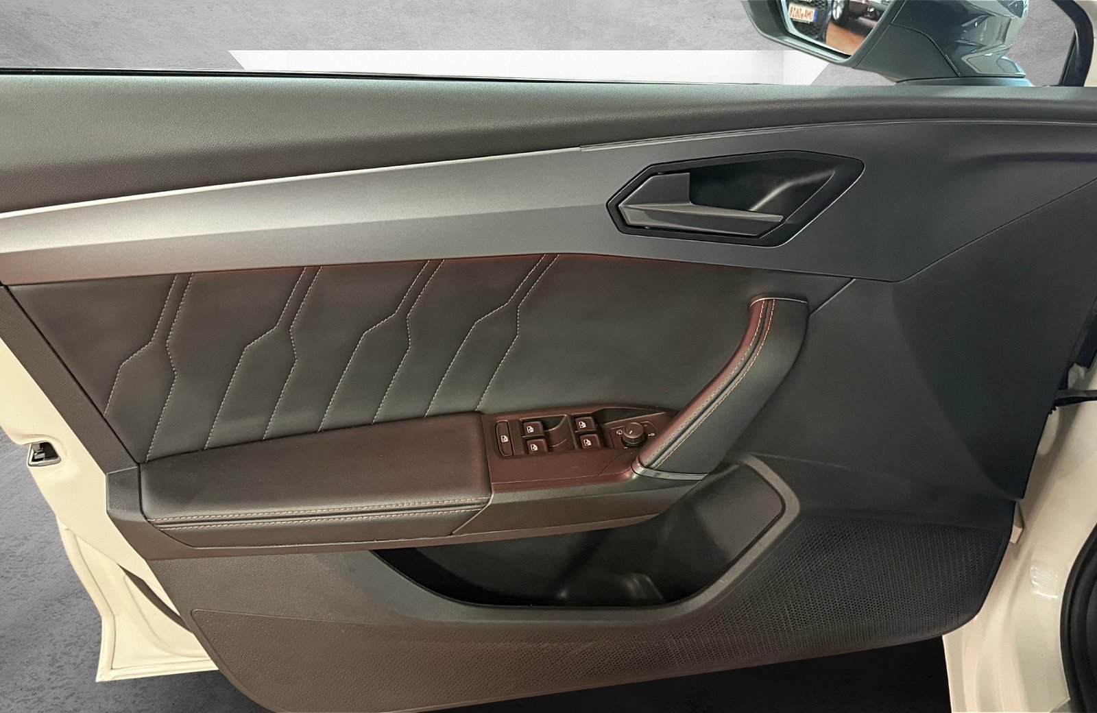 Leon 2.0 eTSI DSG Fahrschulfahrzeug Matrix ACC Pano Full-Link