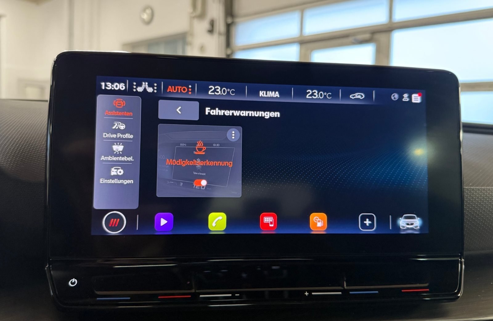 Leon 2.0 eTSI DSG Fahrschulfahrzeug Matrix ACC Pano Full-Link