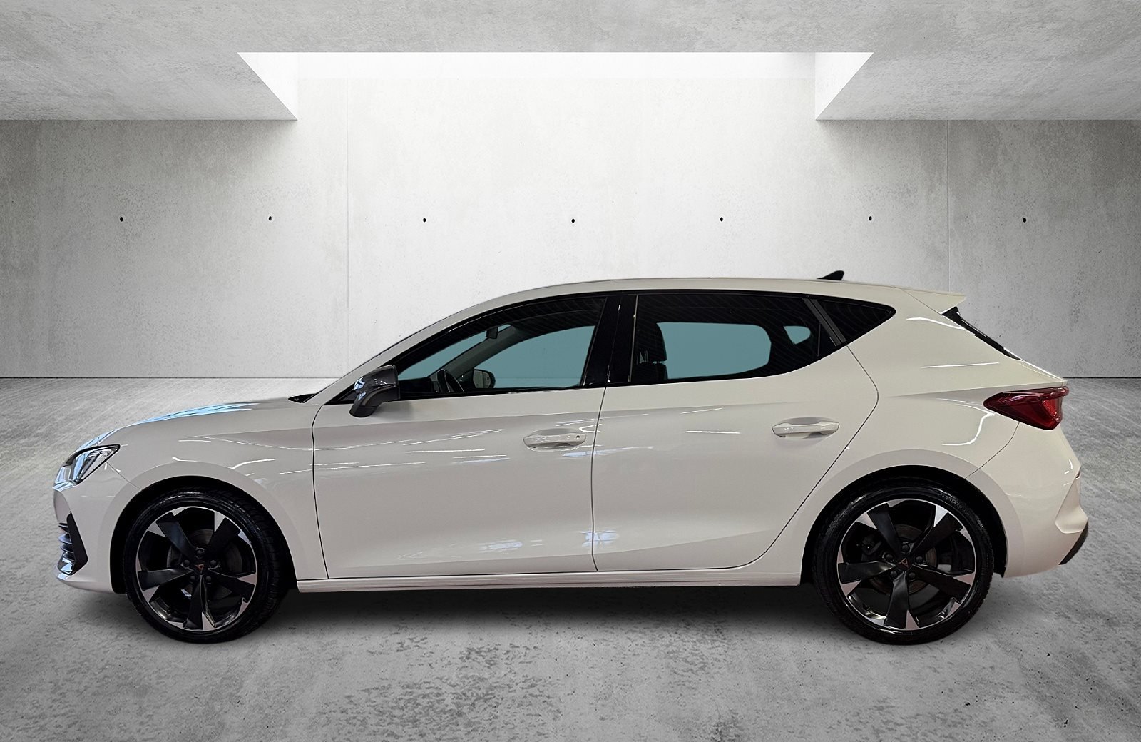 Leon 2.0 eTSI DSG Fahrschulfahrzeug Matrix ACC Pano Full-Link