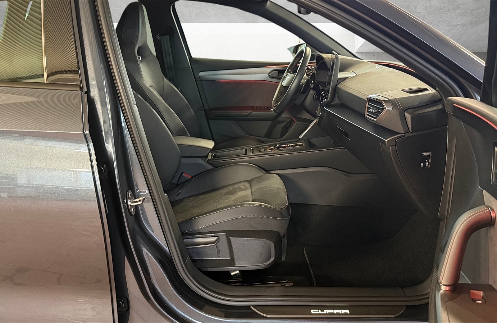 Leon Sportstourer 2.0 TDI DSG Edge Matrix Navi ACC RFK