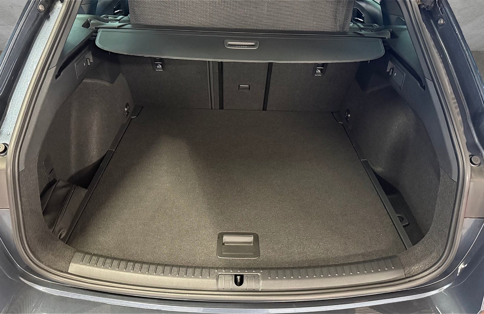 Leon Sportstourer 2.0 TDI DSG Edge Matrix Navi ACC RFK