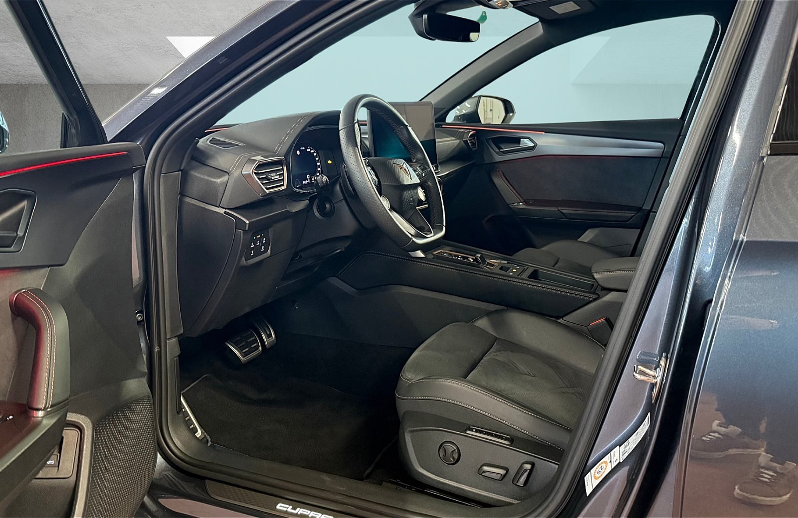 Leon Sportstourer 2.0 TDI DSG Edge Matrix Navi ACC RFK