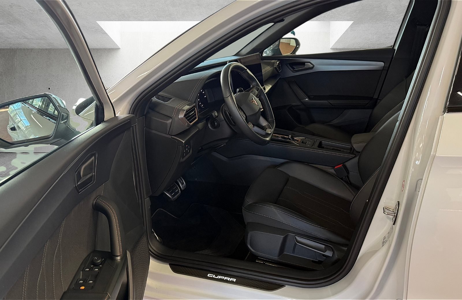 Leon 2.0 TDI DSG Edge Matrix Navi ACC RFK ACC LM