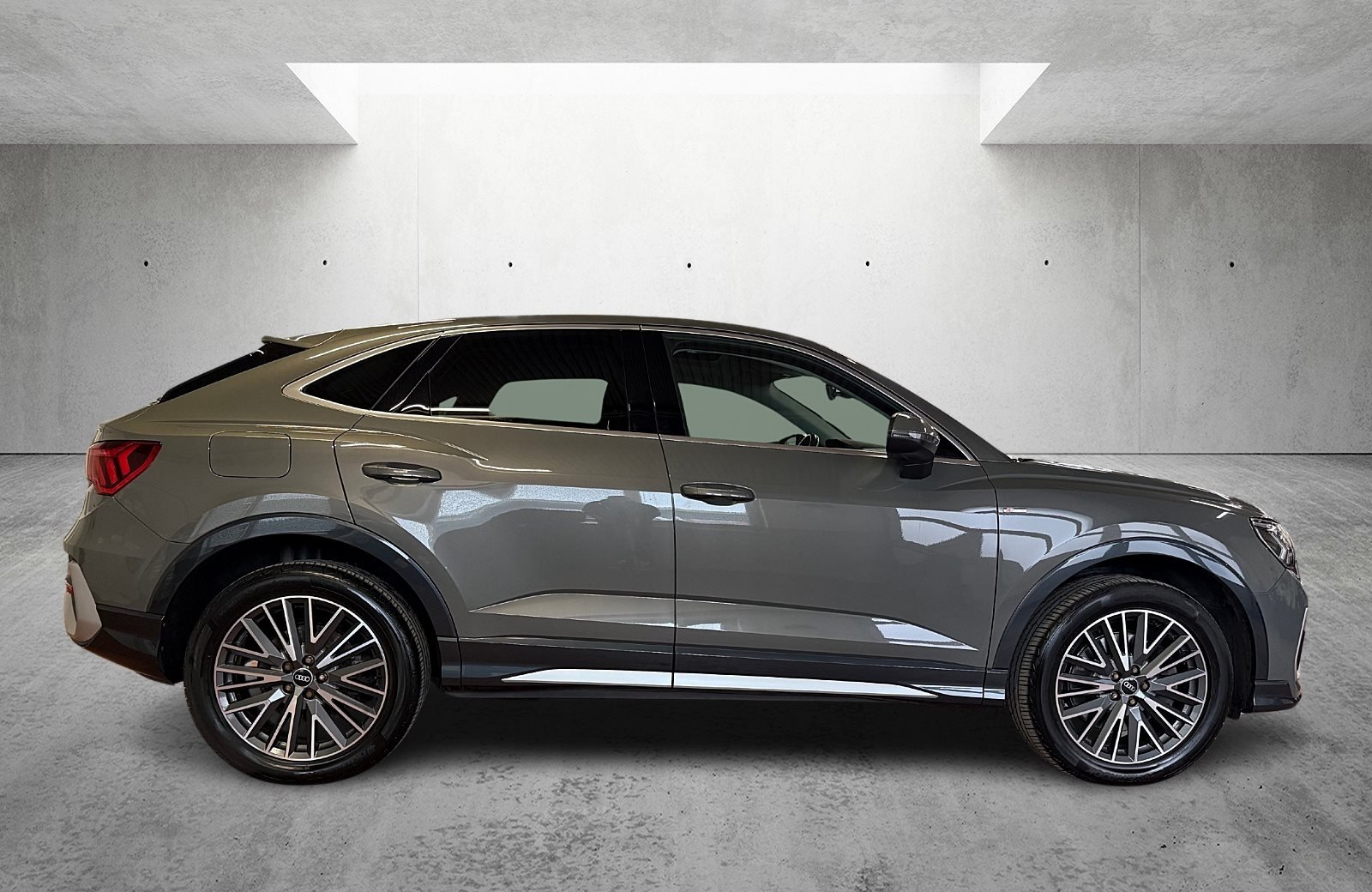 Q3 Sportback 45 TFSIe S line S-tronic Matrix Navi AHK Schiebedach