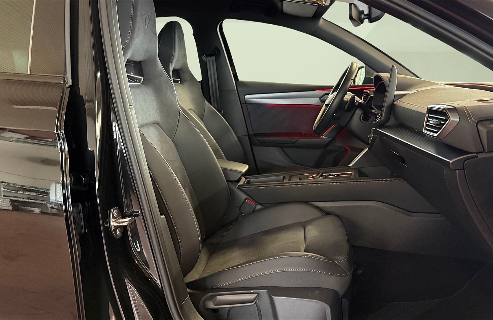 Leon 2.0 TDI DSG Edge Matrix Navi ACC RFK ACC LM