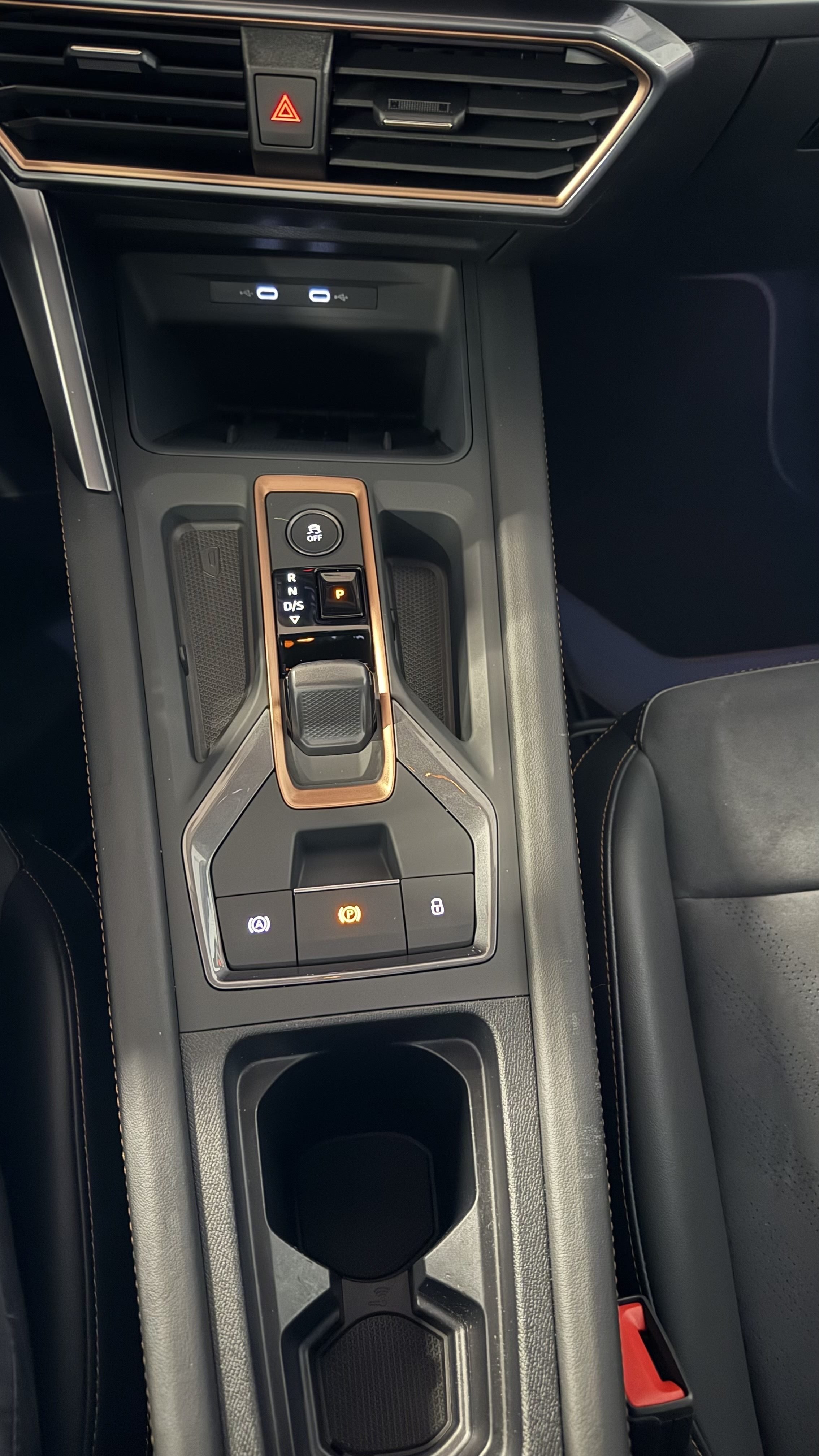 Leon 2.0 TDI DSG Edge Matrix Navi ACC RFK ACC LM