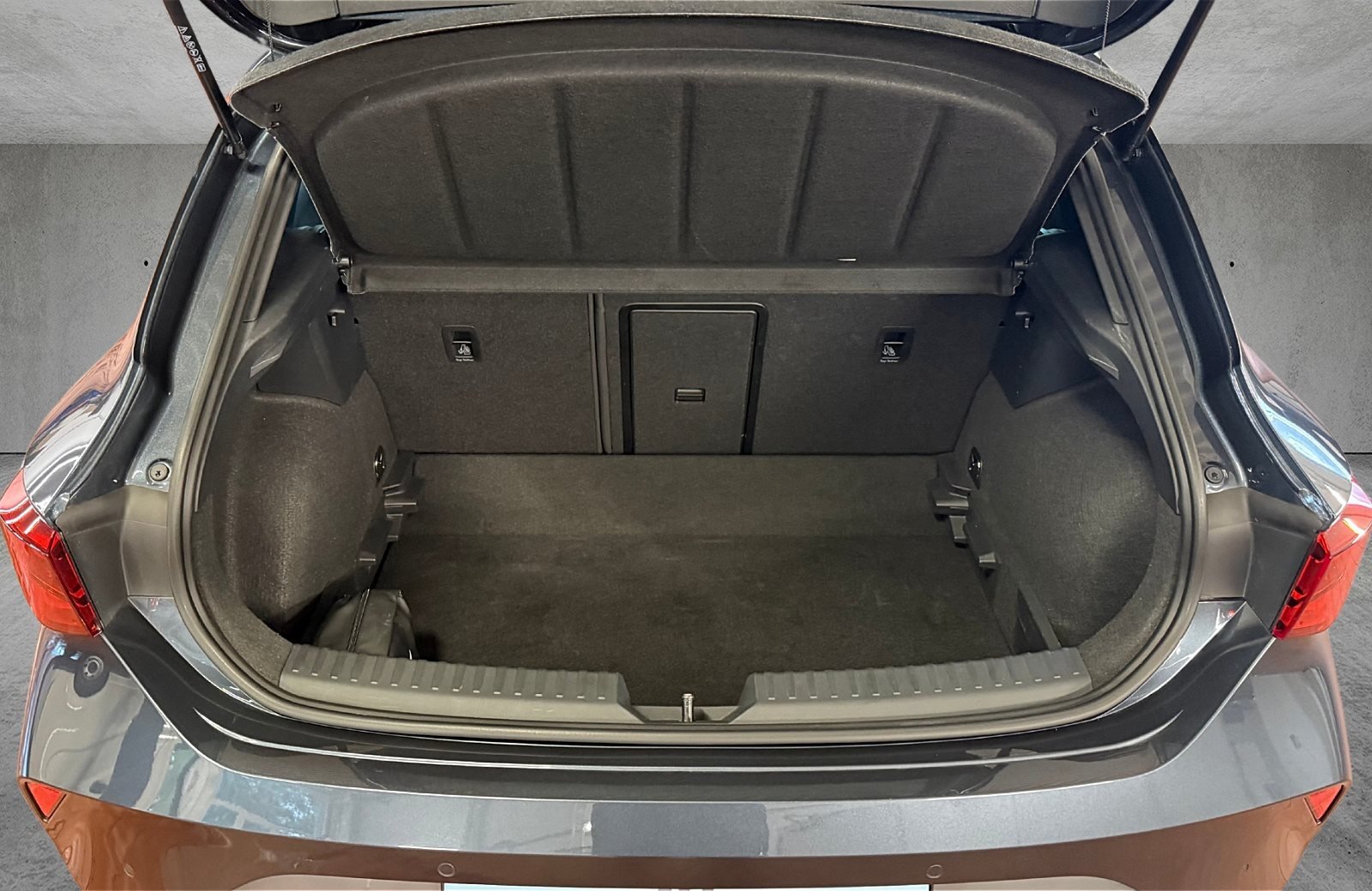 Leon 2.0 TDI DSG Edge Matrix Navi ACC RFK ACC LM