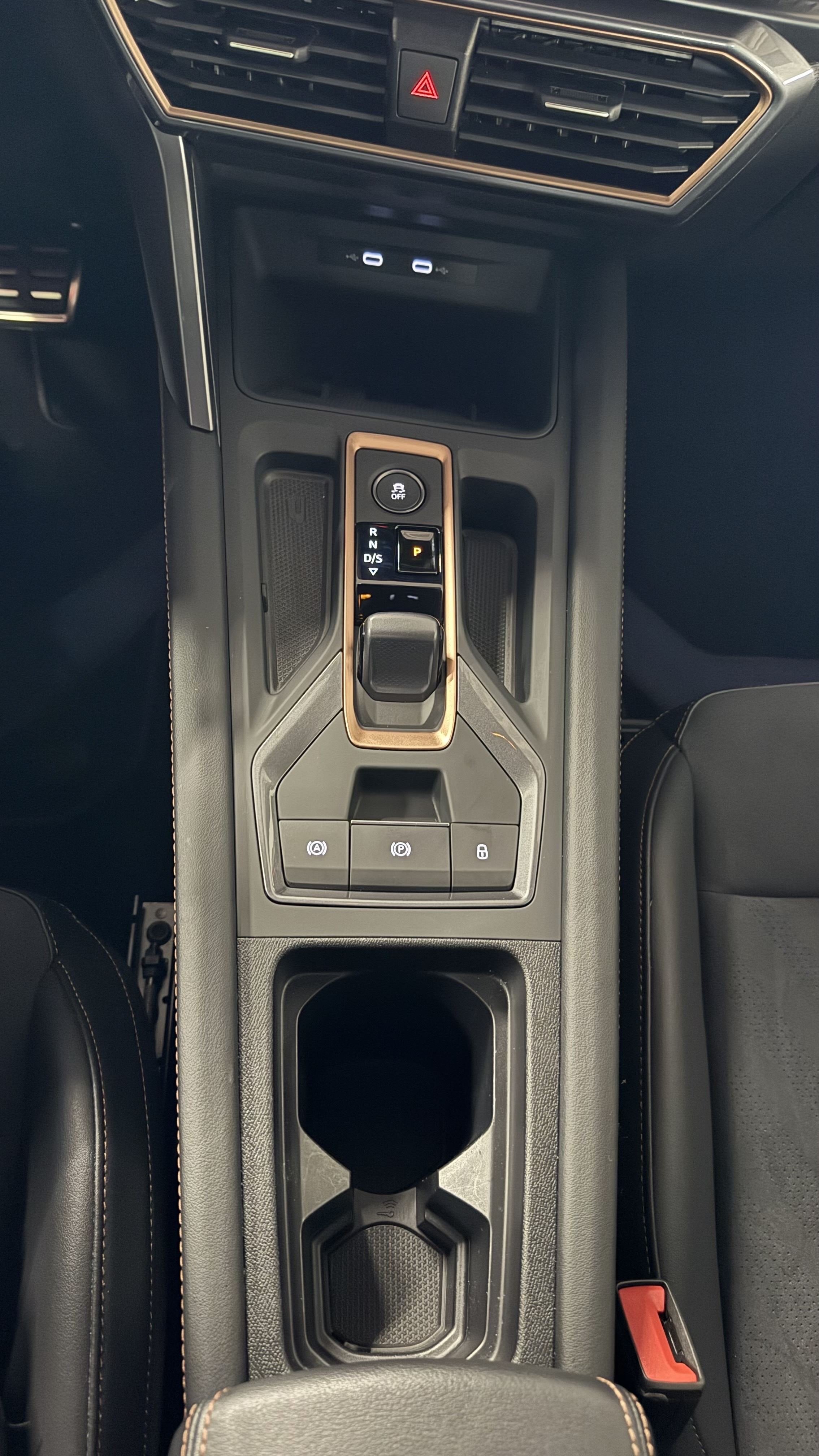 Leon 2.0 TDI DSG Edge Matrix Navi ACC RFK ACC LM