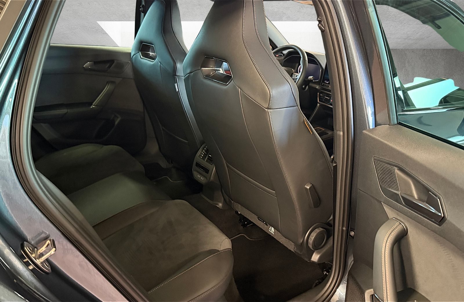 Leon Sportstourer 2.0 TDI DSG Matrix Navi ACC RFK