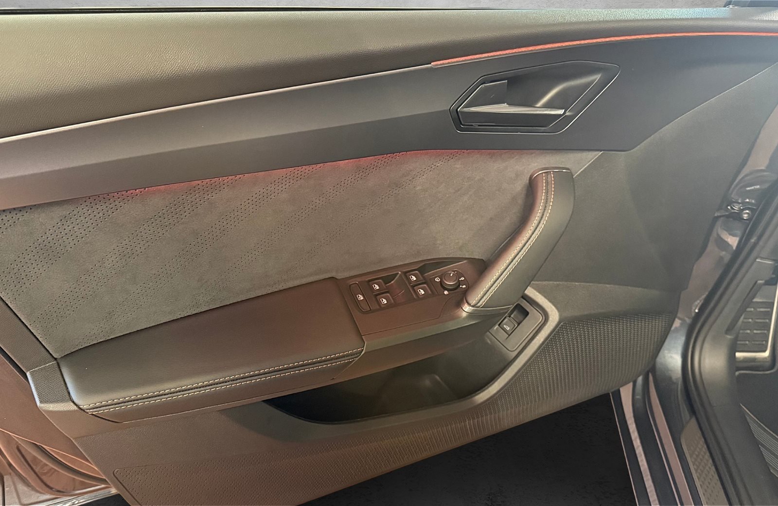 Leon Sportstourer 2.0 TDI DSG Matrix Navi ACC RFK