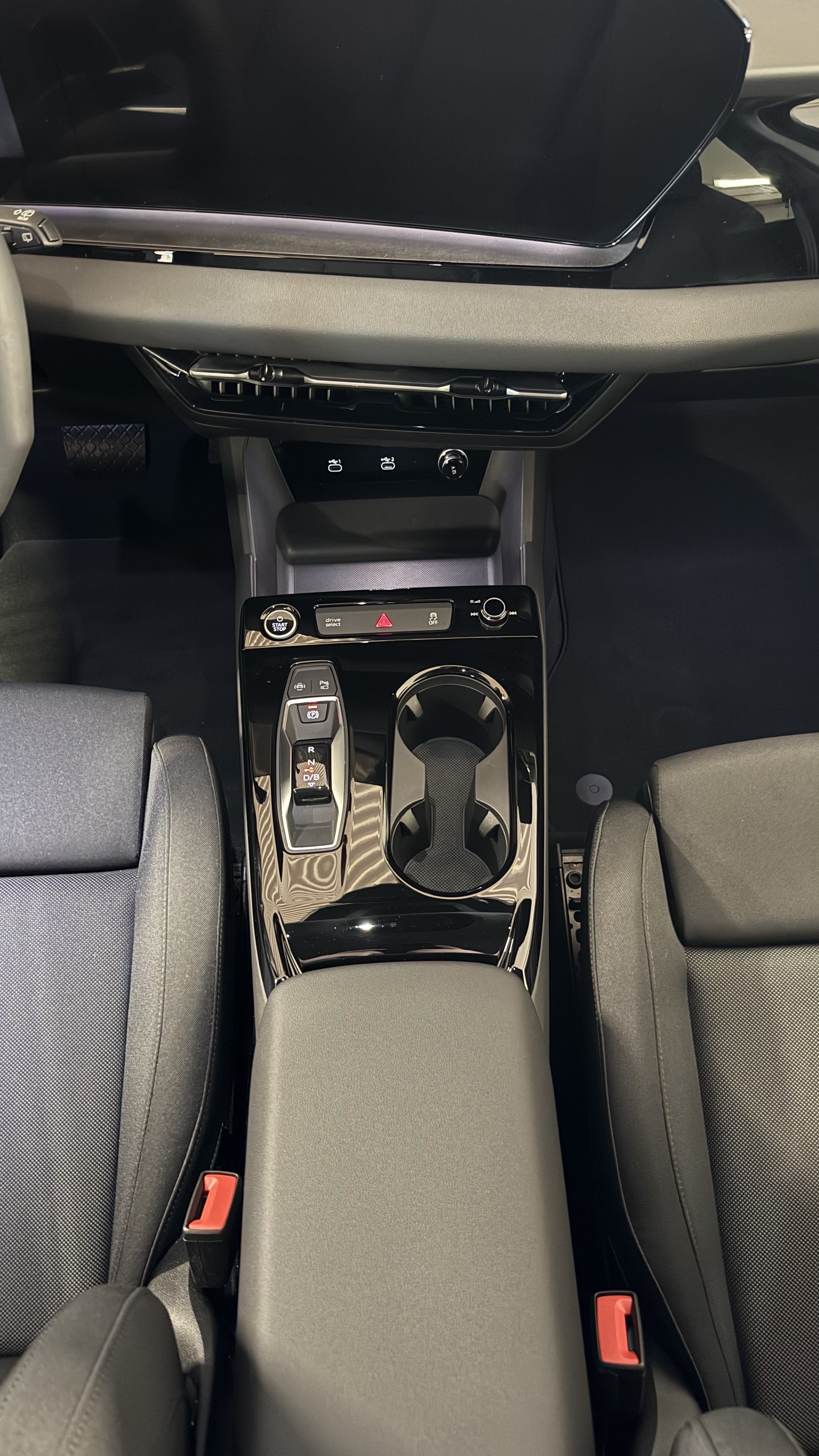 Q6 e-tron S line Matrix Navi ACC TopView PDC SHZ