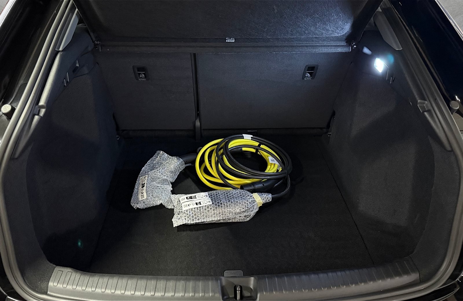 Q4 Sportback e-tron quattro Edition One Matrix Navi ACC HuD Pano Luft AHK